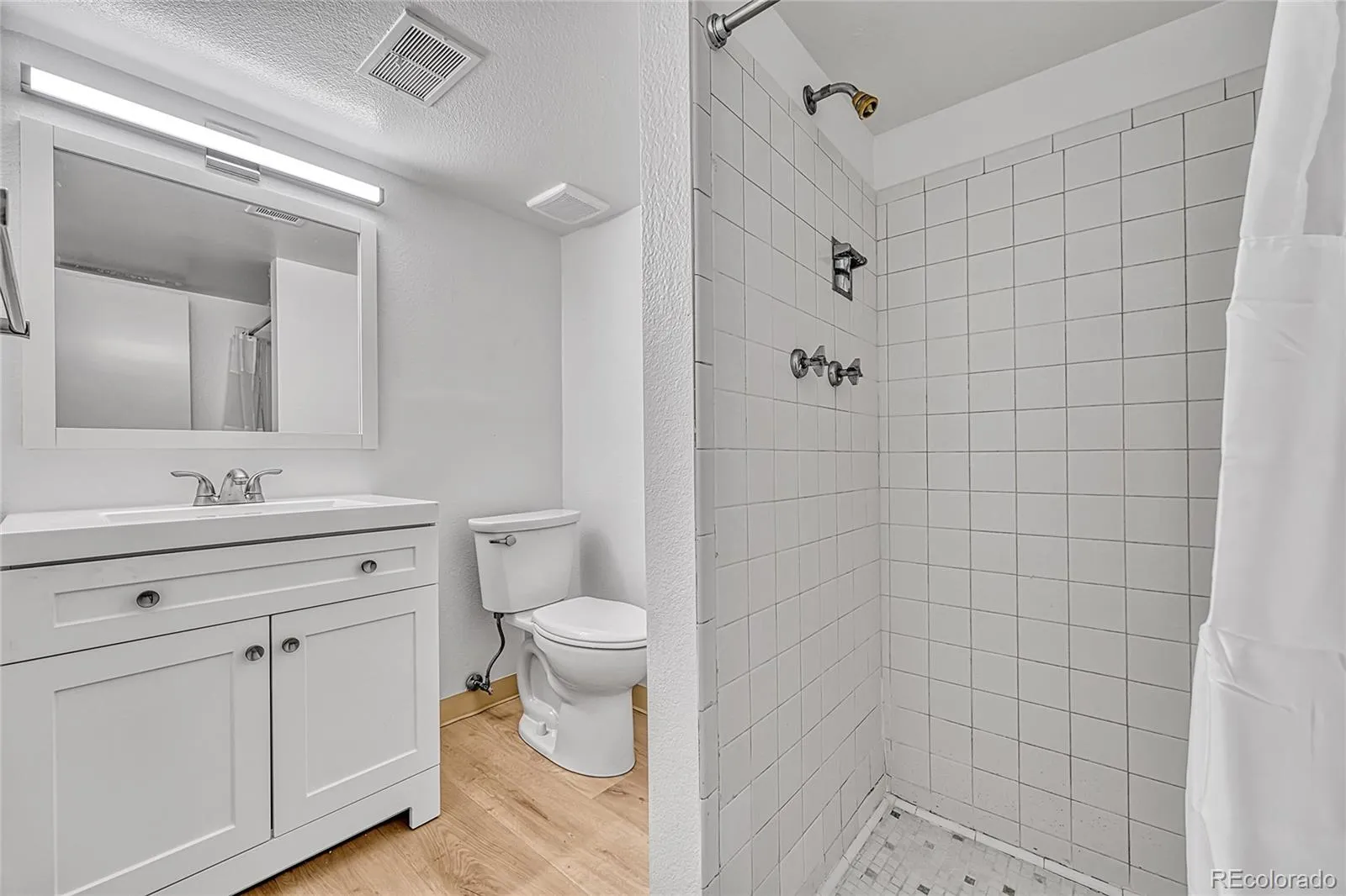 9276 E Nassau Avenue Denver CO 80237 MLS #REC3483768 04032026220305 1600 33