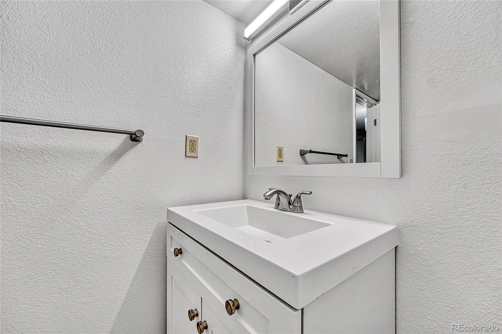 9276 E Nassau Avenue Denver CO 80237 MLS #REC3483768 04032026220305 1600 34