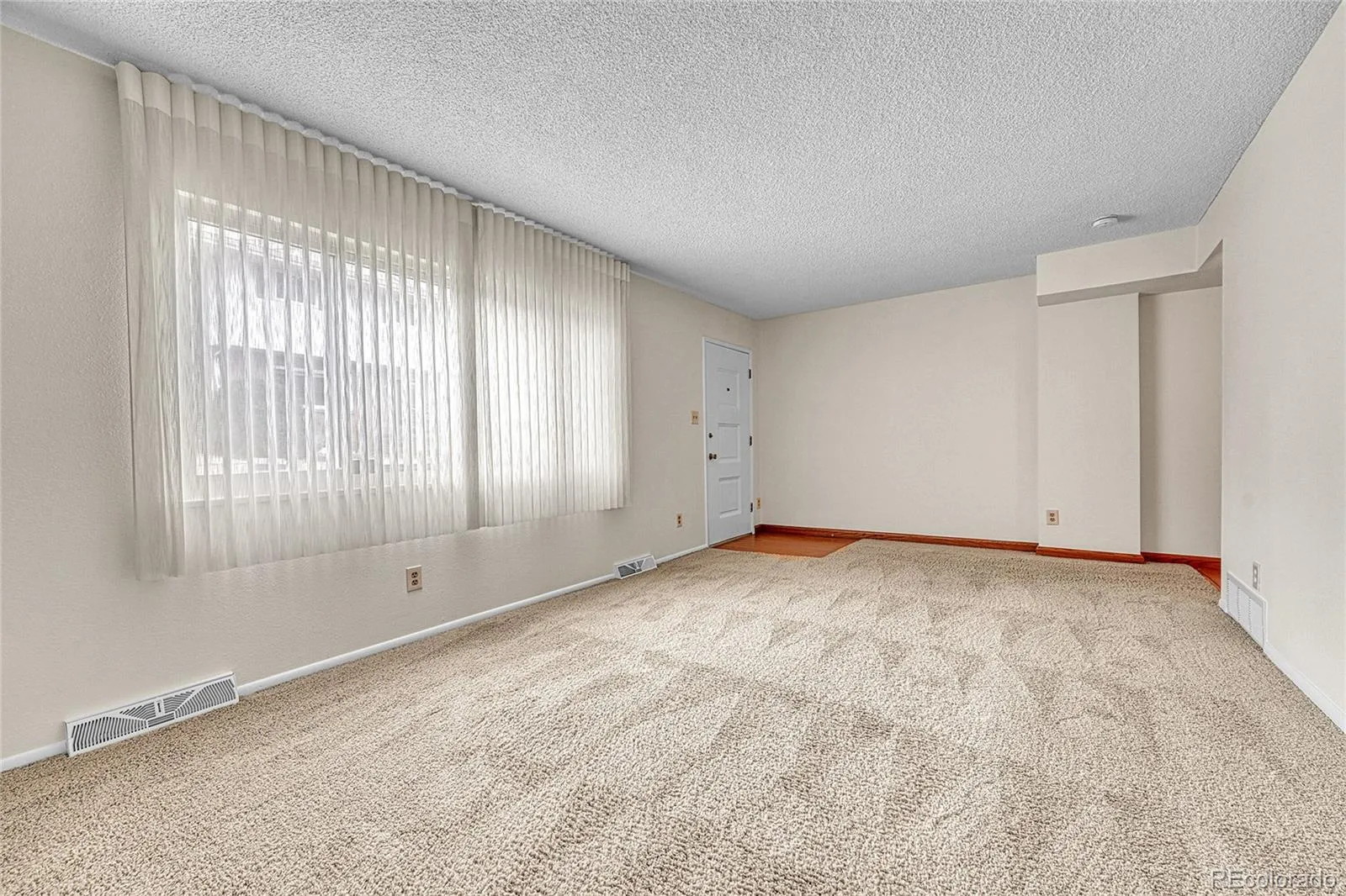 9276 E Nassau Avenue Denver CO 80237 MLS #REC3483768 04032026220305 1600 5