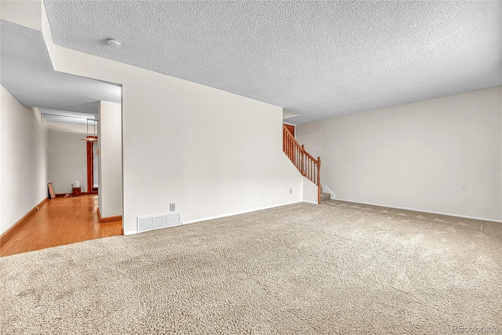 9276 E Nassau Avenue Denver CO 80237 MLS #REC3483768 04032026220305 1600 6