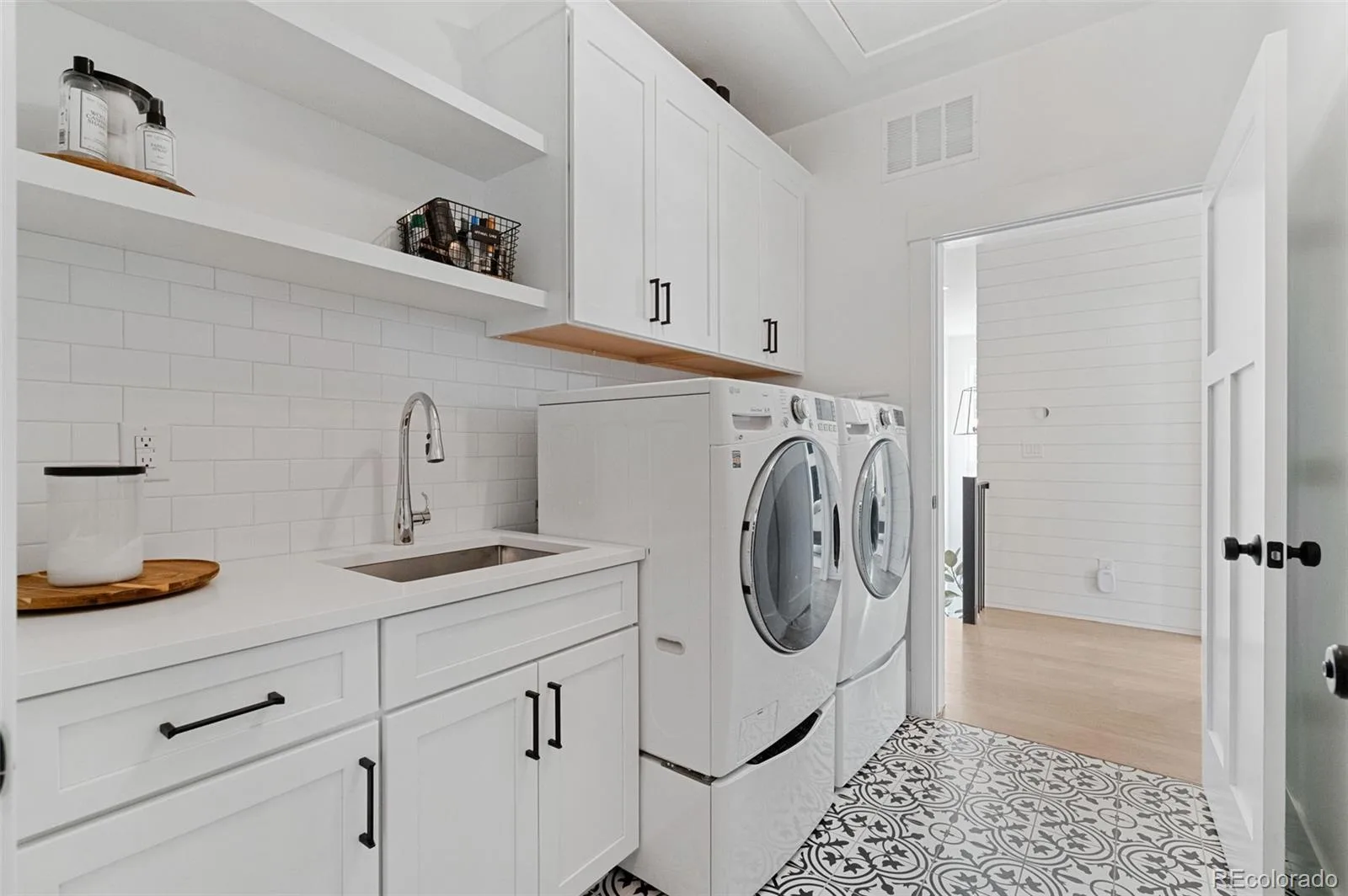 891 S York Street Denver CO 80209 | MLS #REC3486848 08192026071501 1600 32