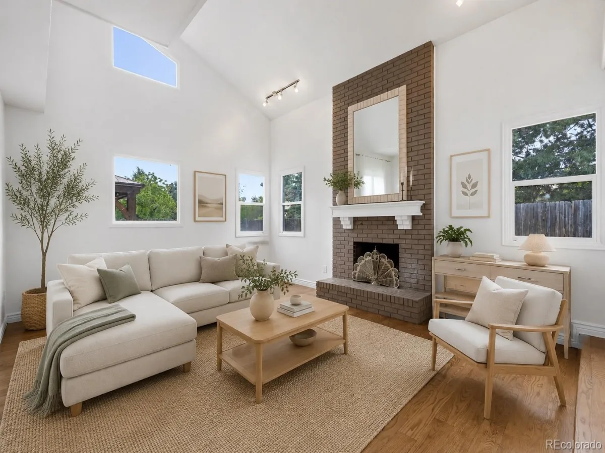 9056 E Colorado Circle Denver CO 80231 MLS #REC3490498 06012026231349 1200 15