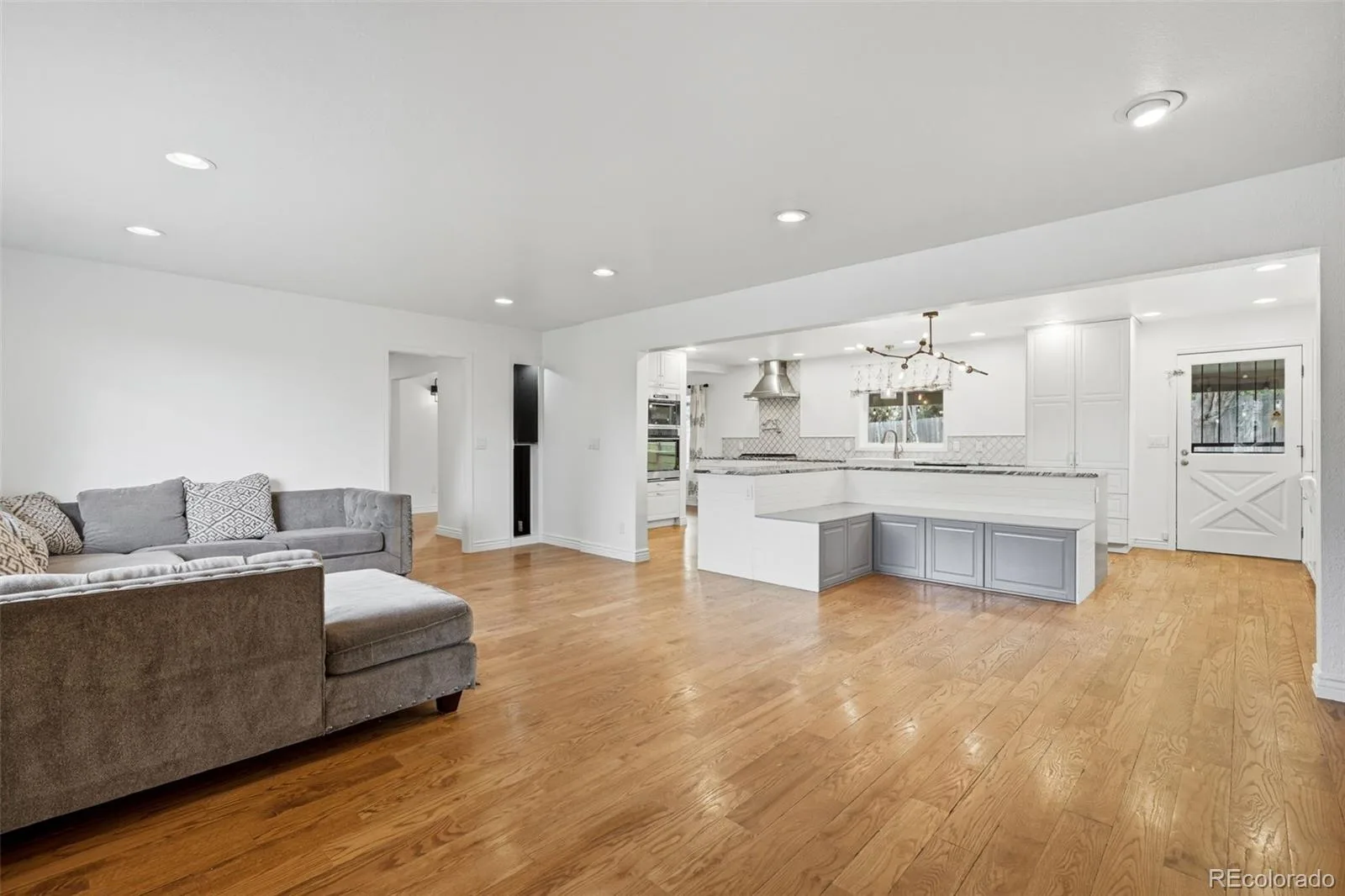 9056 E Colorado Circle Denver CO 80231 MLS #REC3490498 06012026231349 1600 11