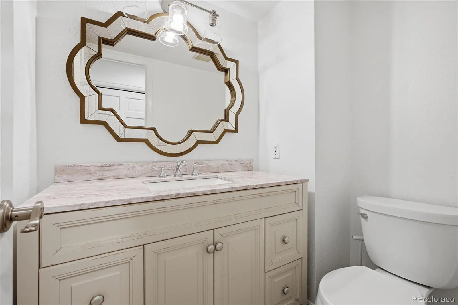 9056 E Colorado Circle Denver CO 80231 MLS #REC3490498 06012026231349 1600 22
