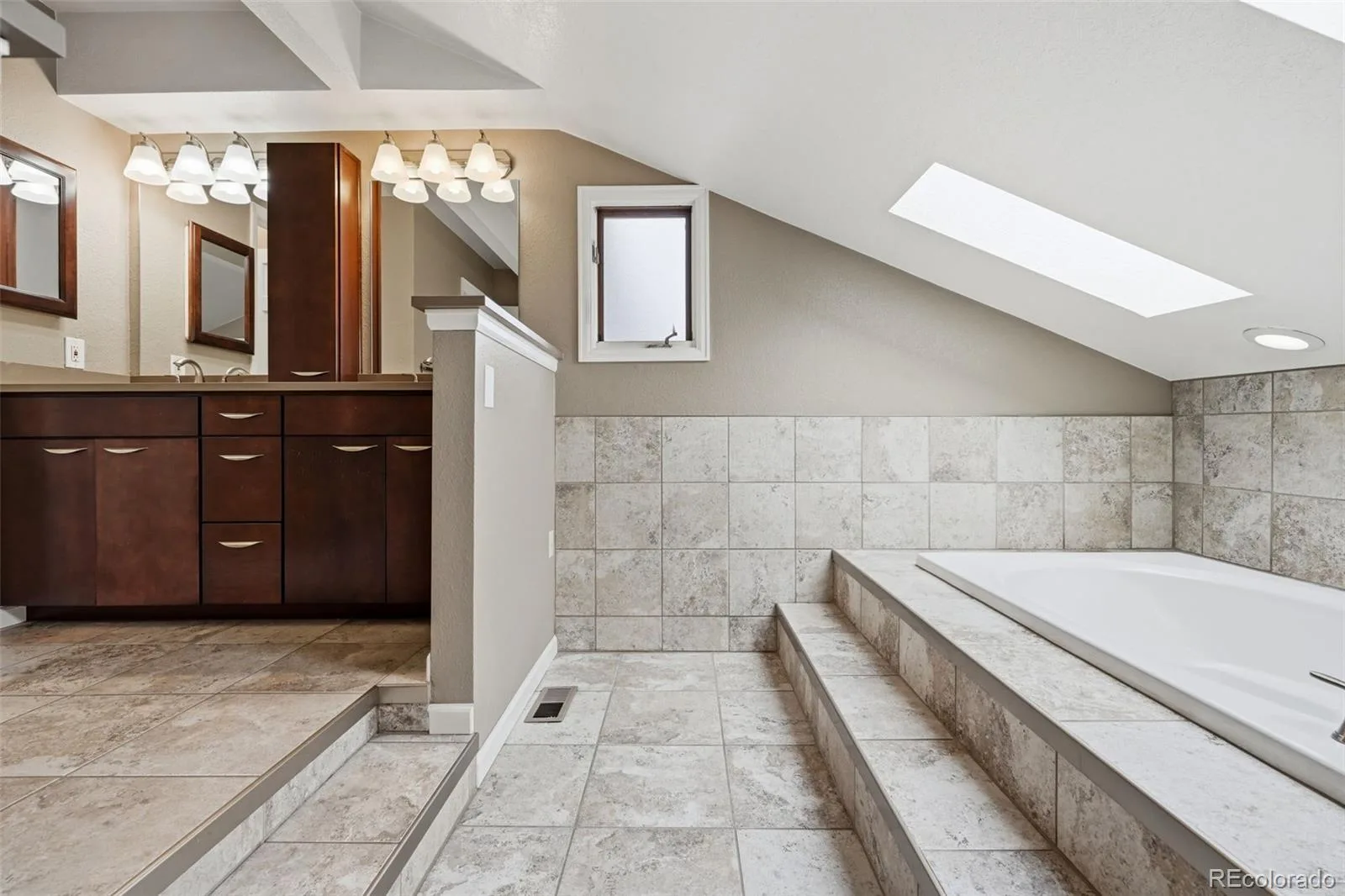 9056 E Colorado Circle Denver CO 80231 MLS #REC3490498 06012026231349 1600 28