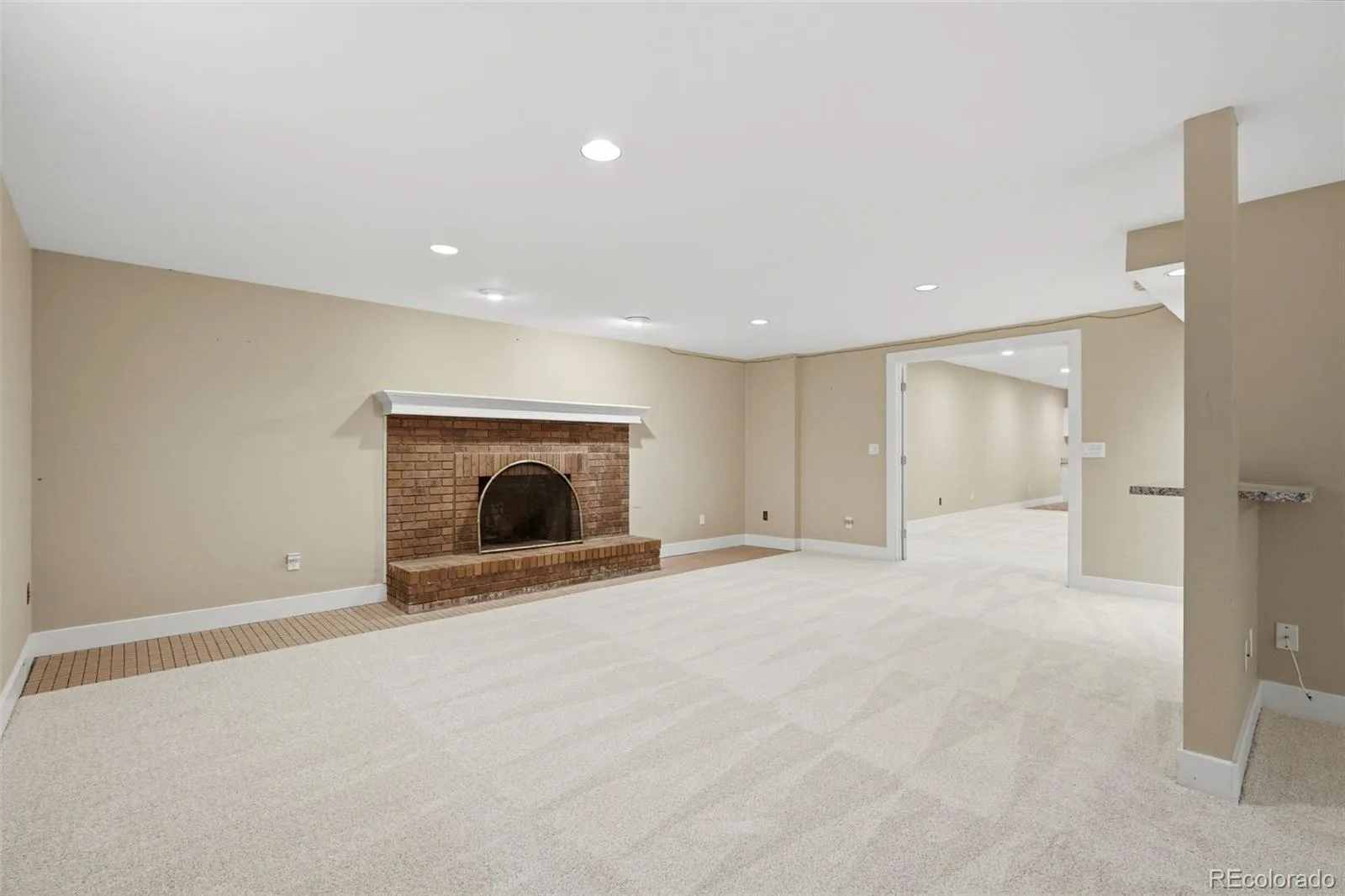 9056 E Colorado Circle Denver CO 80231 MLS #REC3490498 06012026231349 1600 35