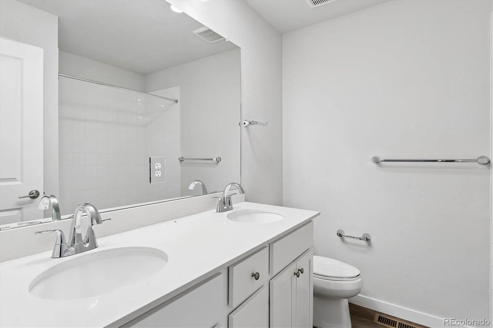 5807 N Ireland Way Aurora CO 80019 | MLS #REC3494254 08072026234002 1600 12