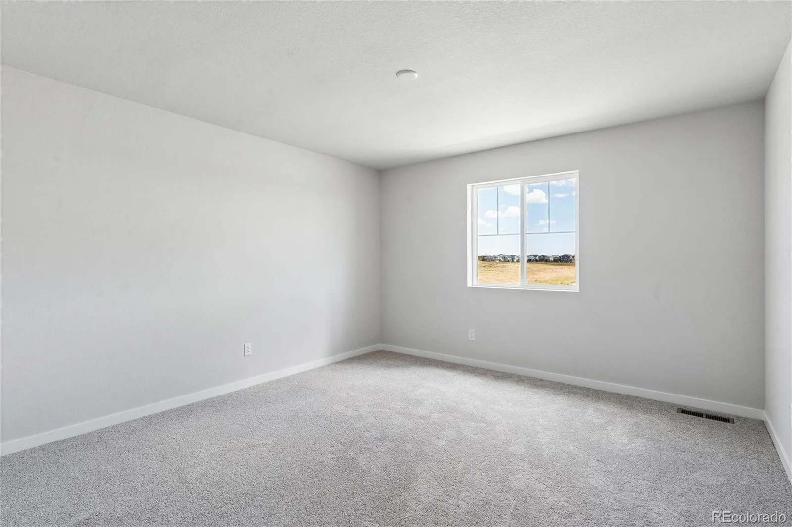 5807 N Ireland Way Aurora CO 80019 | MLS #REC3494254 08072026234002 1600 13