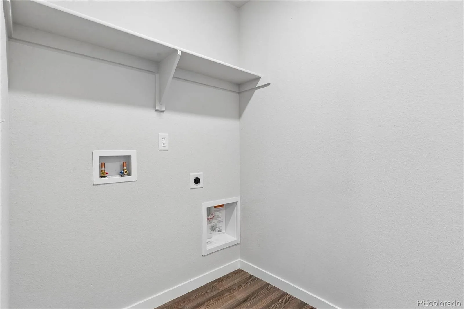 5807 N Ireland Way Aurora CO 80019 | MLS #REC3494254 08072026234002 1600 14