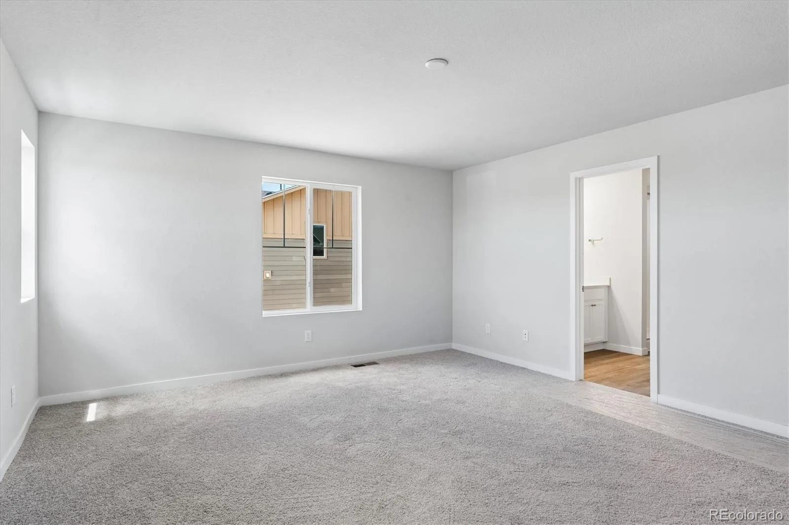 5807 N Ireland Way Aurora CO 80019 | MLS #REC3494254 08072026234002 1600 16