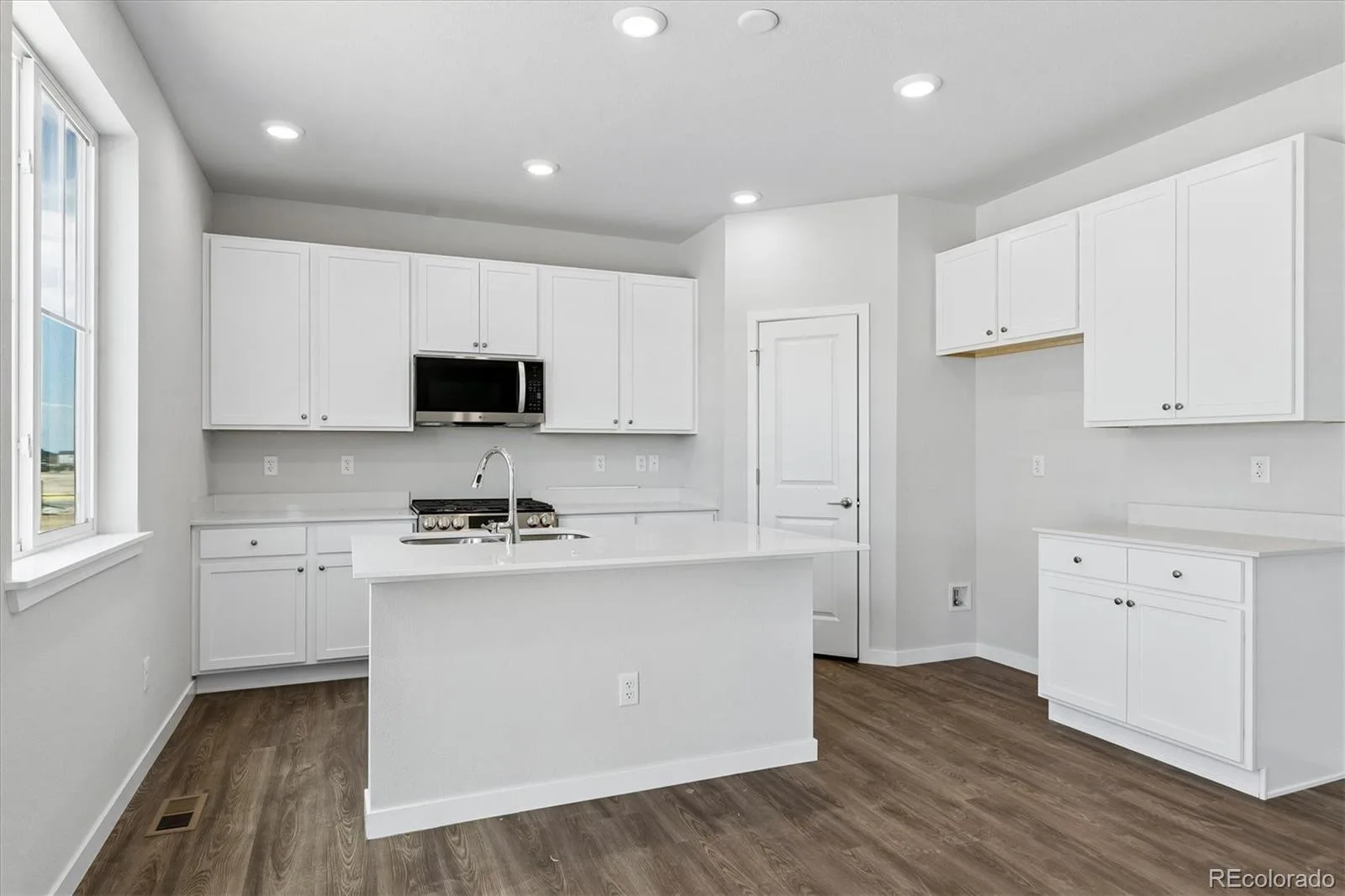 5807 N Ireland Way Aurora CO 80019 | MLS #REC3494254 08072026234002 1600 6
