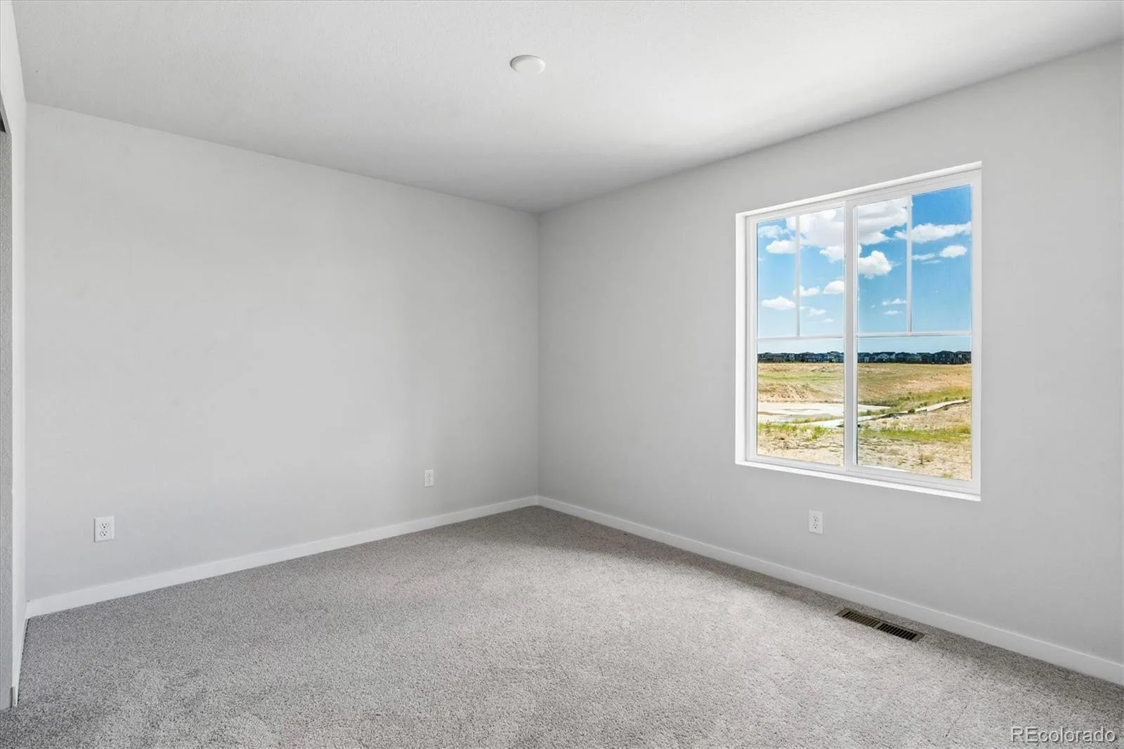 5807 N Ireland Way Aurora CO 80019 | MLS #REC3494254 08072026234002 1600 9