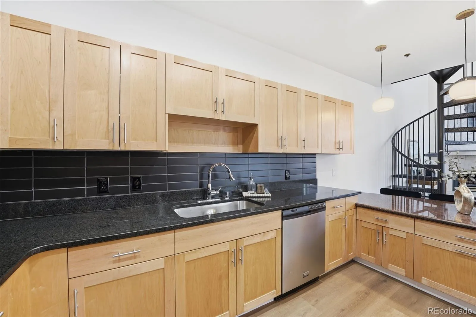 04062026170240 1600 15