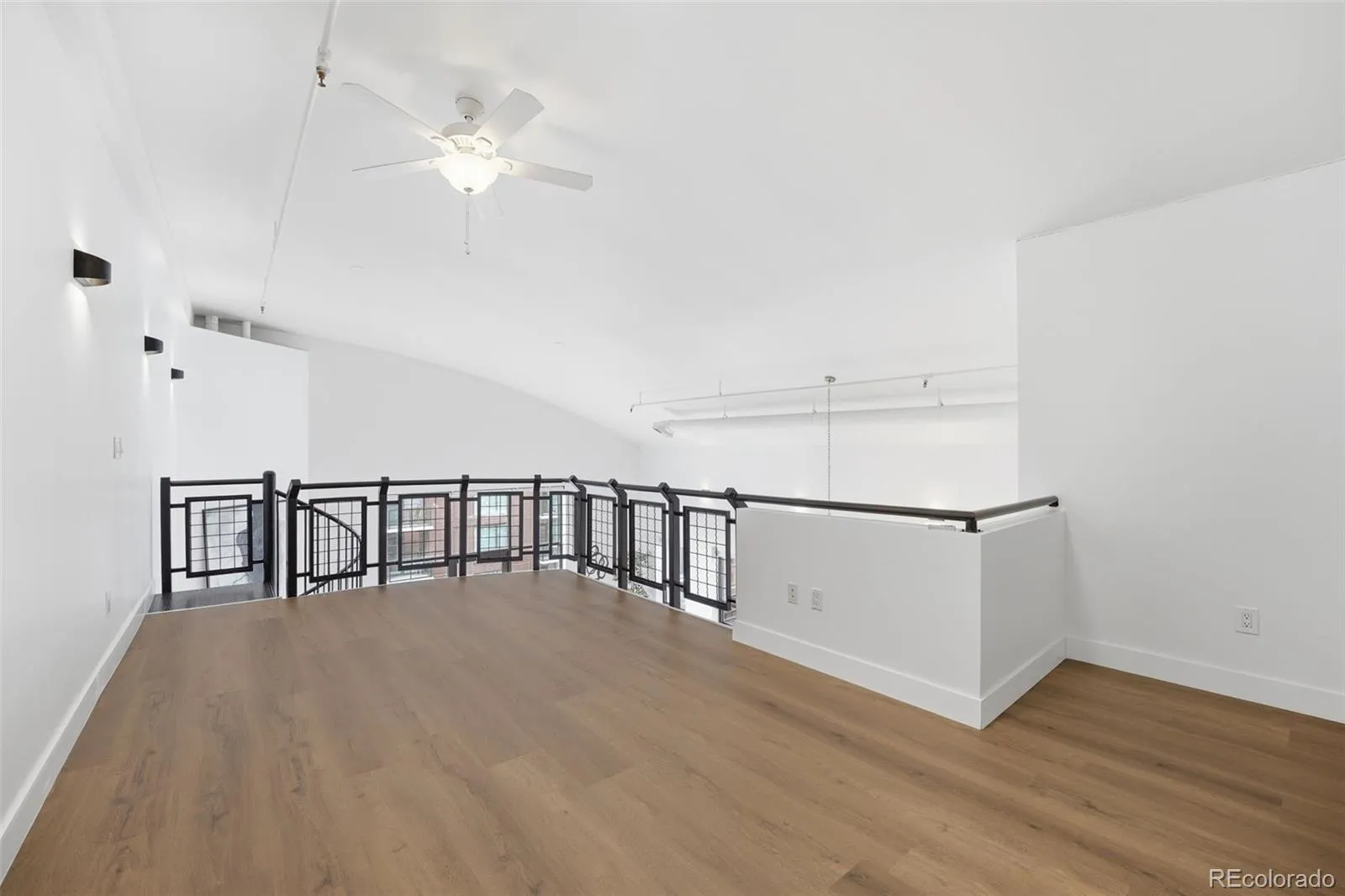 04062026170240 1600 33