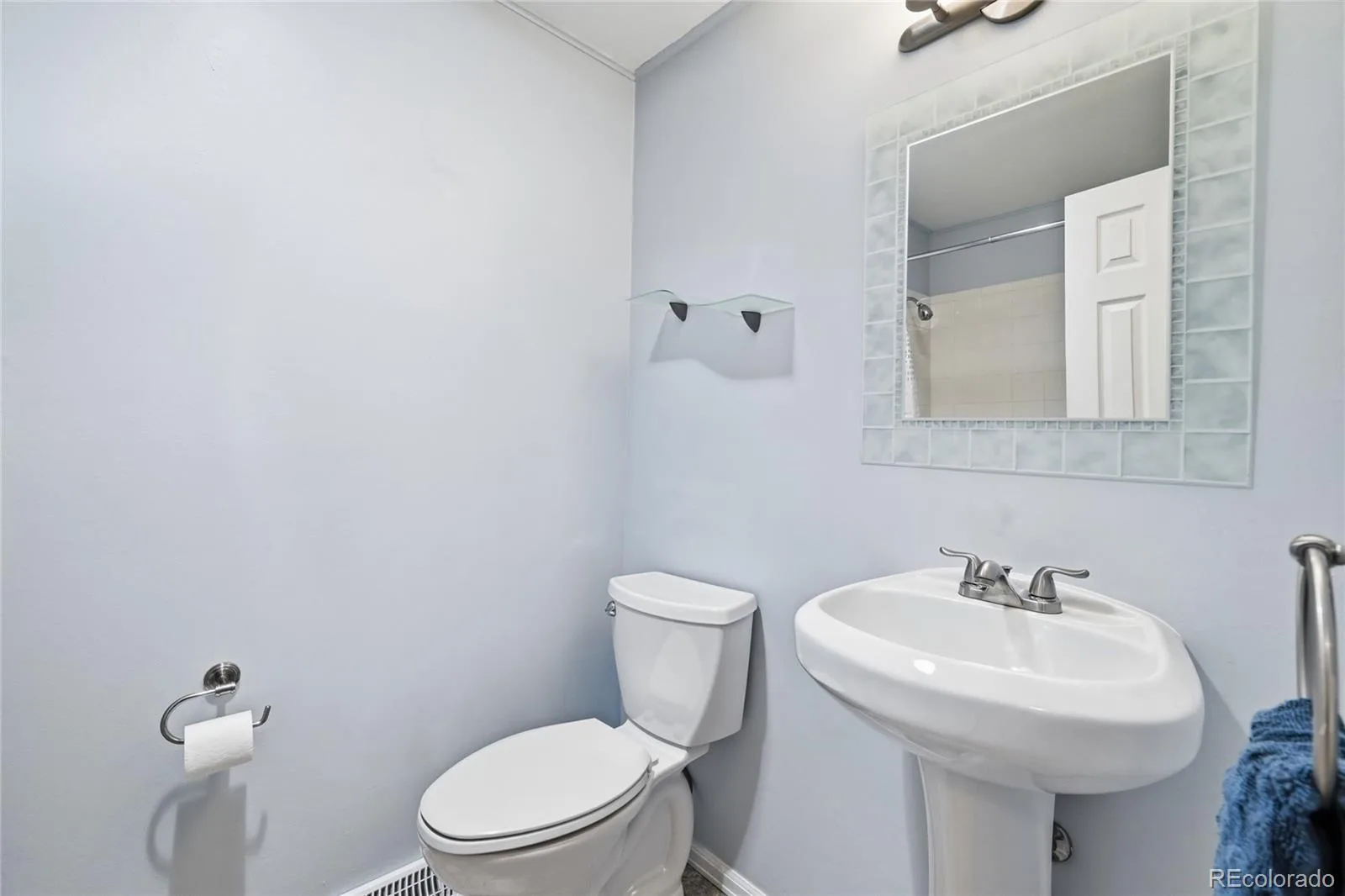 6081 S Kearney Street Centennial CO 80111 | MLS #REC3497275 08232026024611 1600 34
