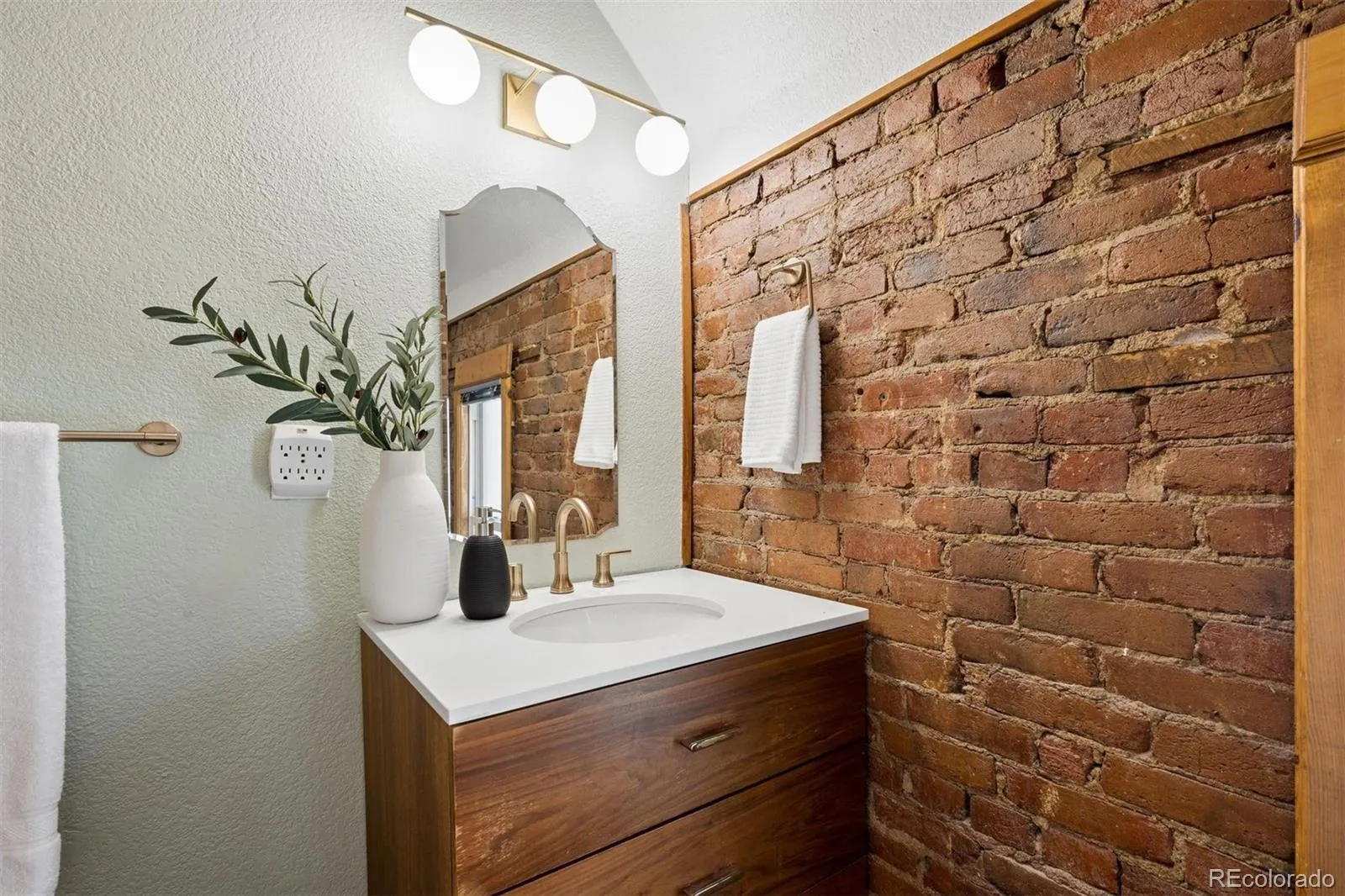 126 Galapago Street Denver CO 80223 MLS #REC3498790 04232026205419 1600 21