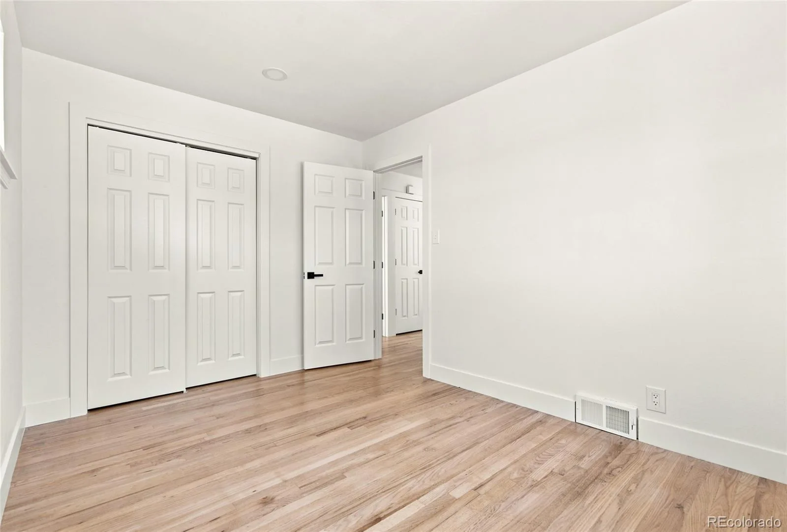 3675 Elm Street Denver CO 80207 MLS #REC3504336 07232026003633 1600 28