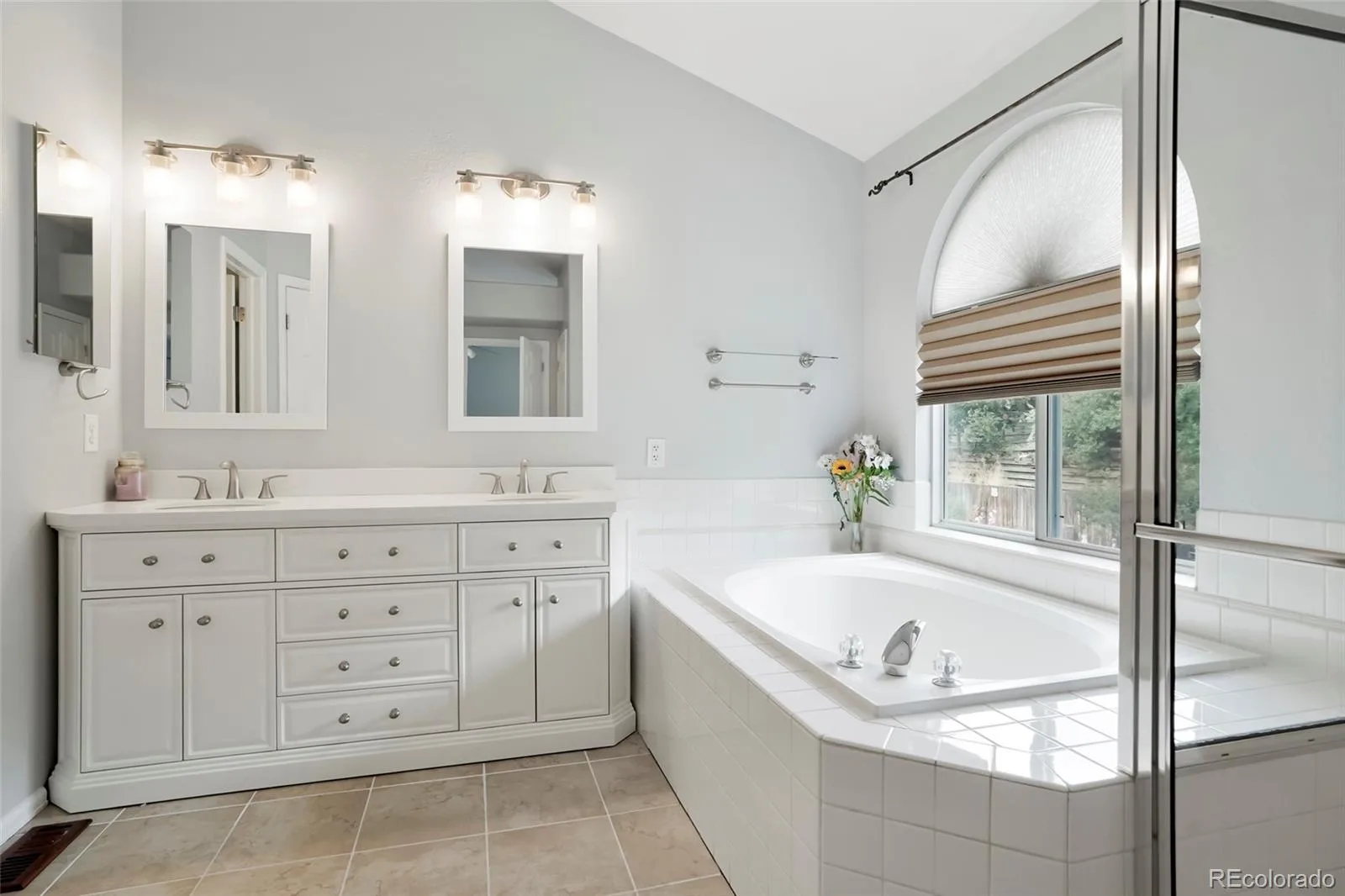 13771 W Amherst Way Lakewood CO 80228 | MLS #REC3504687 09232026084823 1600 23