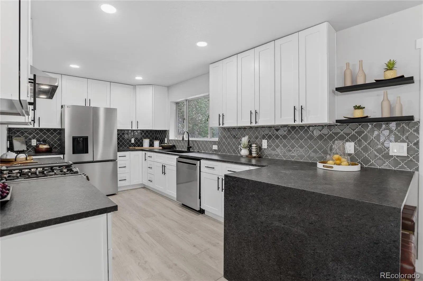 7006 S Elati Street Littleton CO 80120 MLS #REC3508053 04222026145228 1600 11