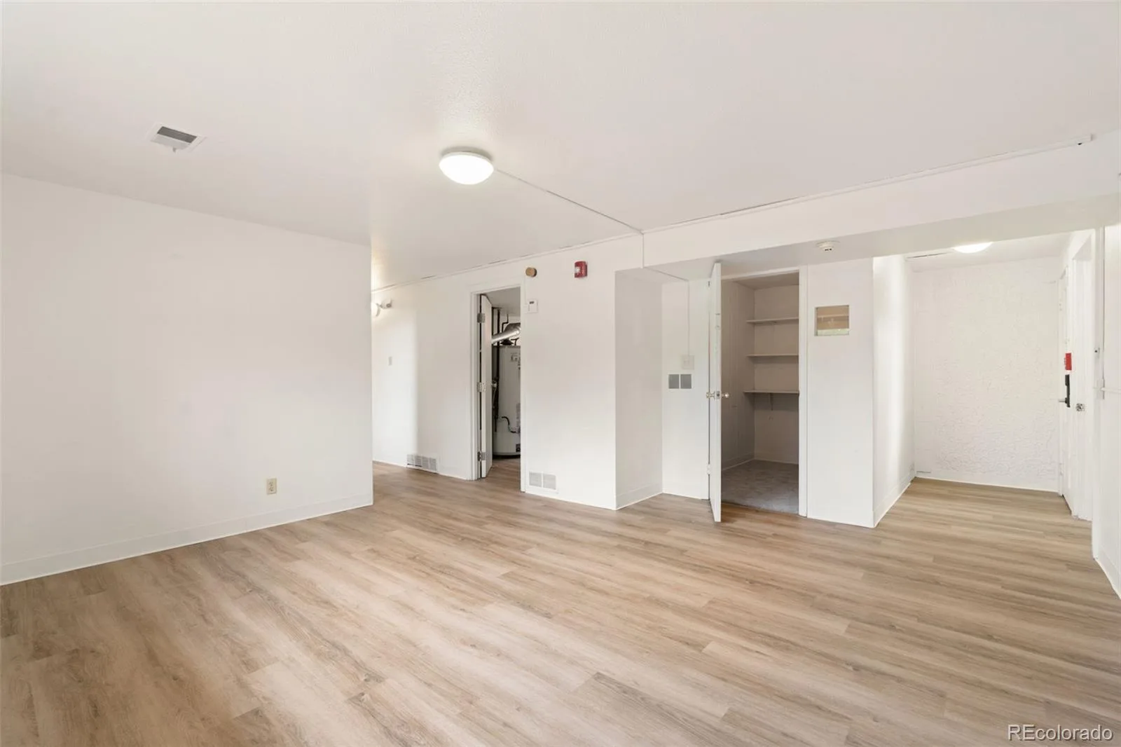 8640 W Jewell Avenue Lakewood CO 80232 | MLS #REC3515587 08282026154842 1600 15