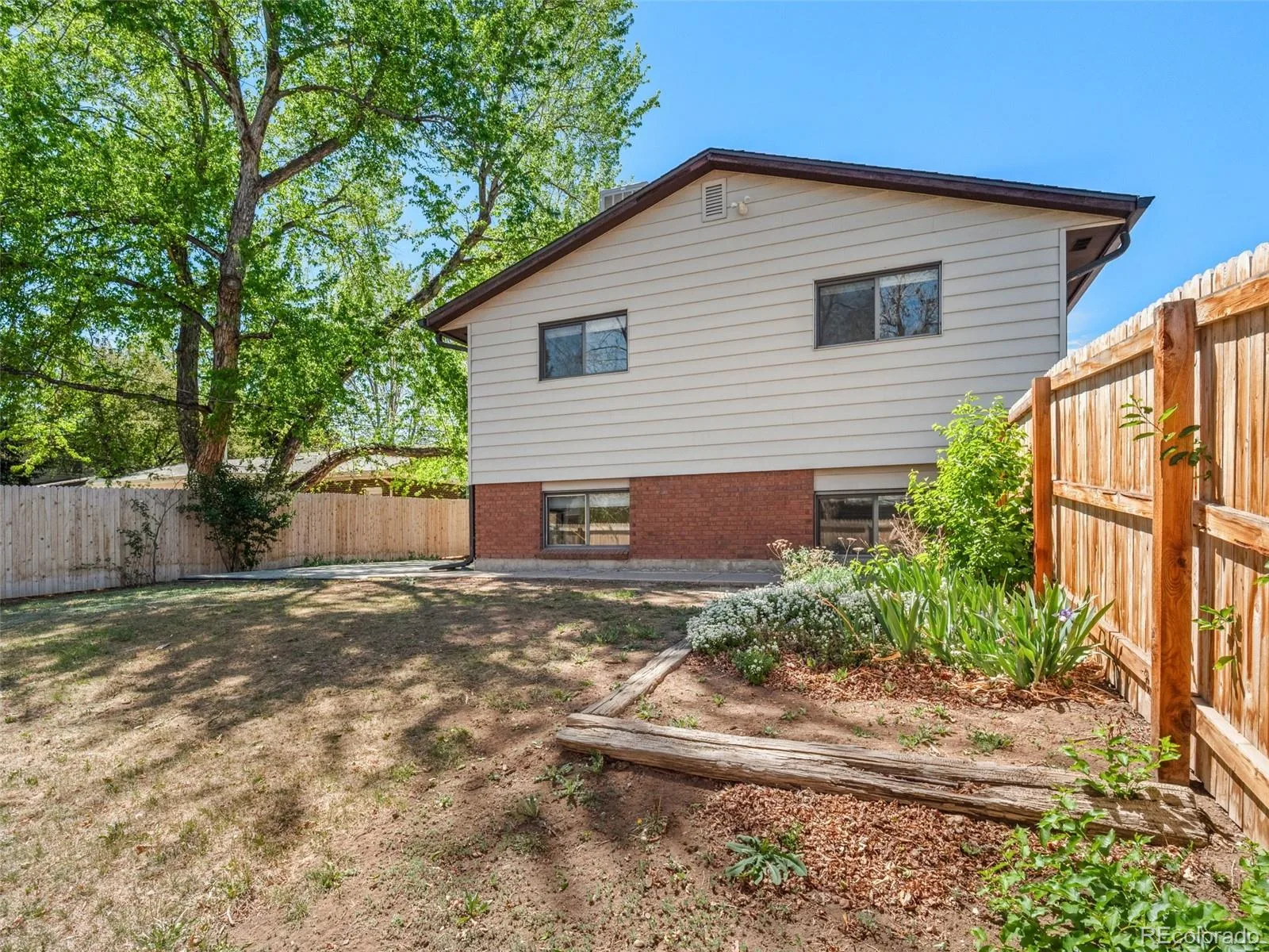 8640 W Jewell Avenue Lakewood CO 80232 | MLS #REC3515587 08282026154842 1600 32