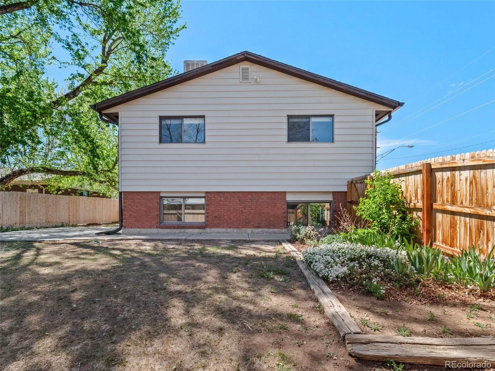 8640 W Jewell Avenue Lakewood CO 80232 | MLS #REC3515587 08282026154842 1600 36