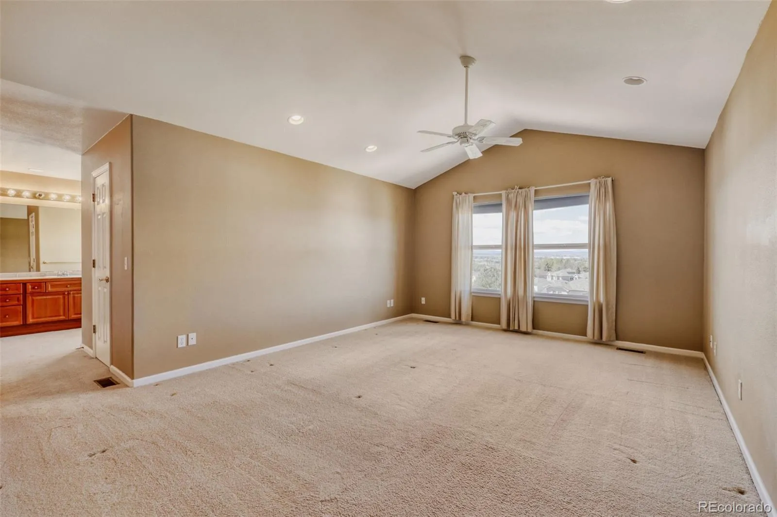 5751 S Flanders Court Aurora CO 80015 MLS #REC3519698 05052026235947 1600 27