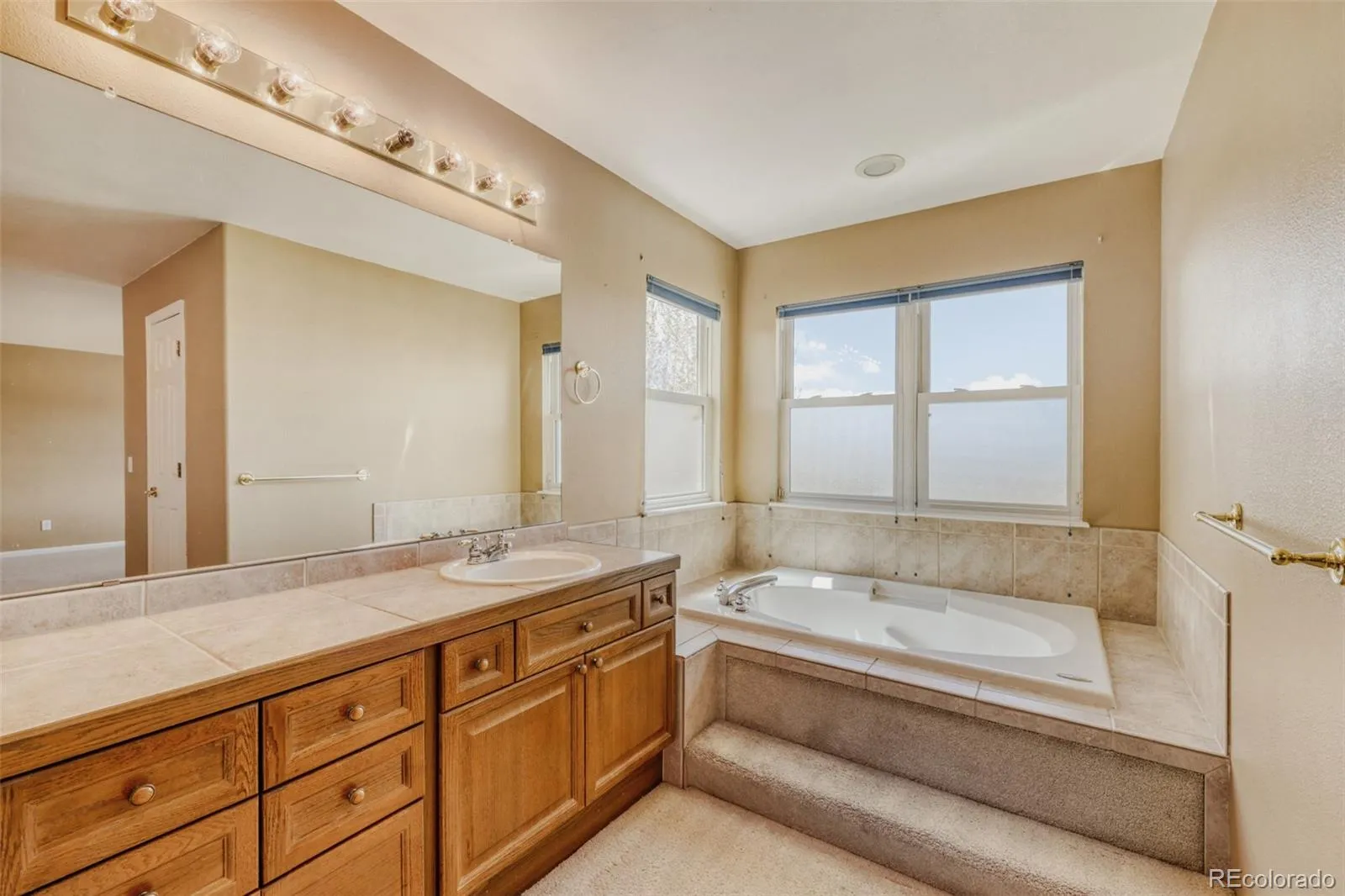 5751 S Flanders Court Aurora CO 80015 MLS #REC3519698 05052026235947 1600 32