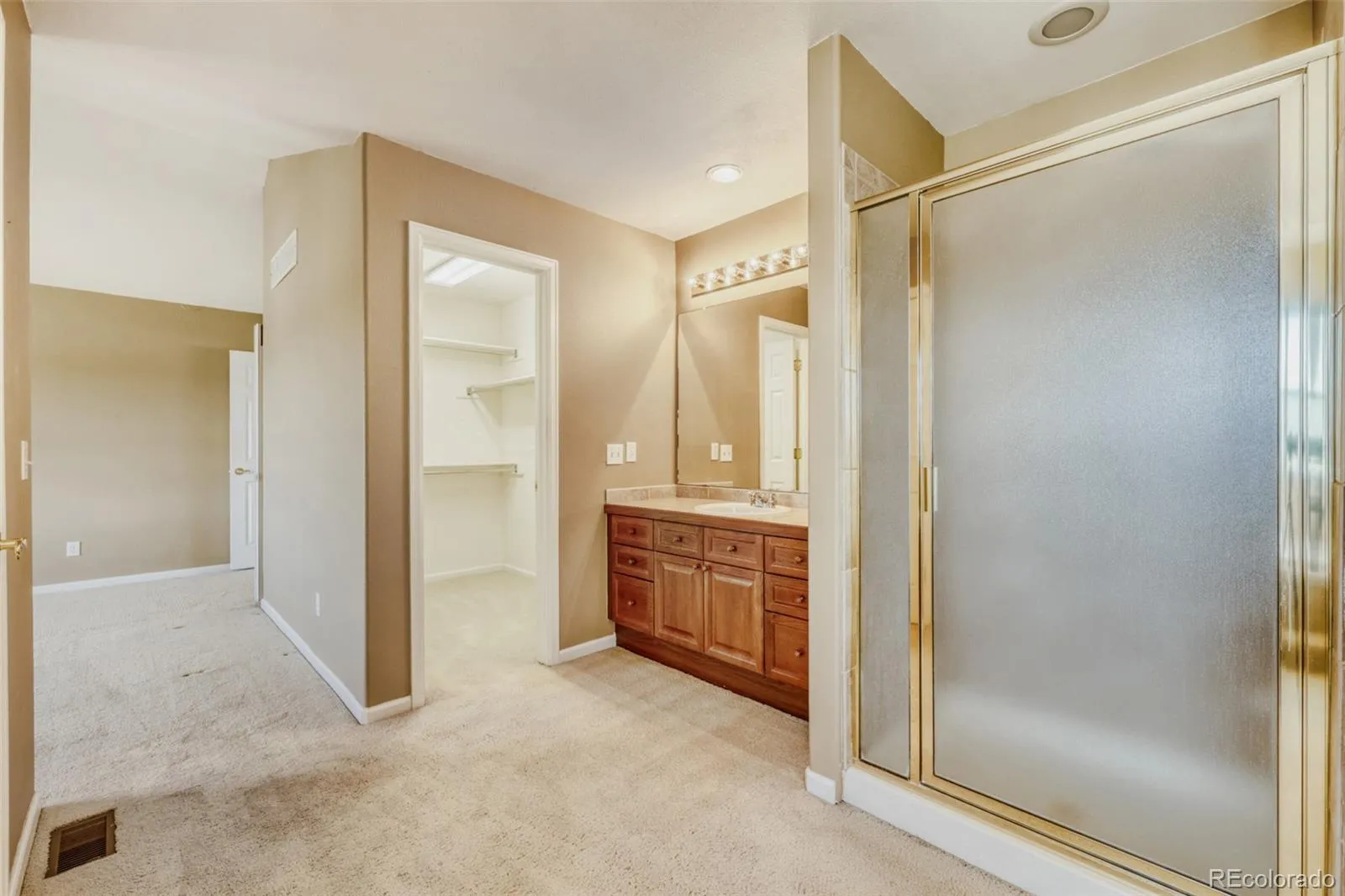 5751 S Flanders Court Aurora CO 80015 MLS #REC3519698 05052026235947 1600 33