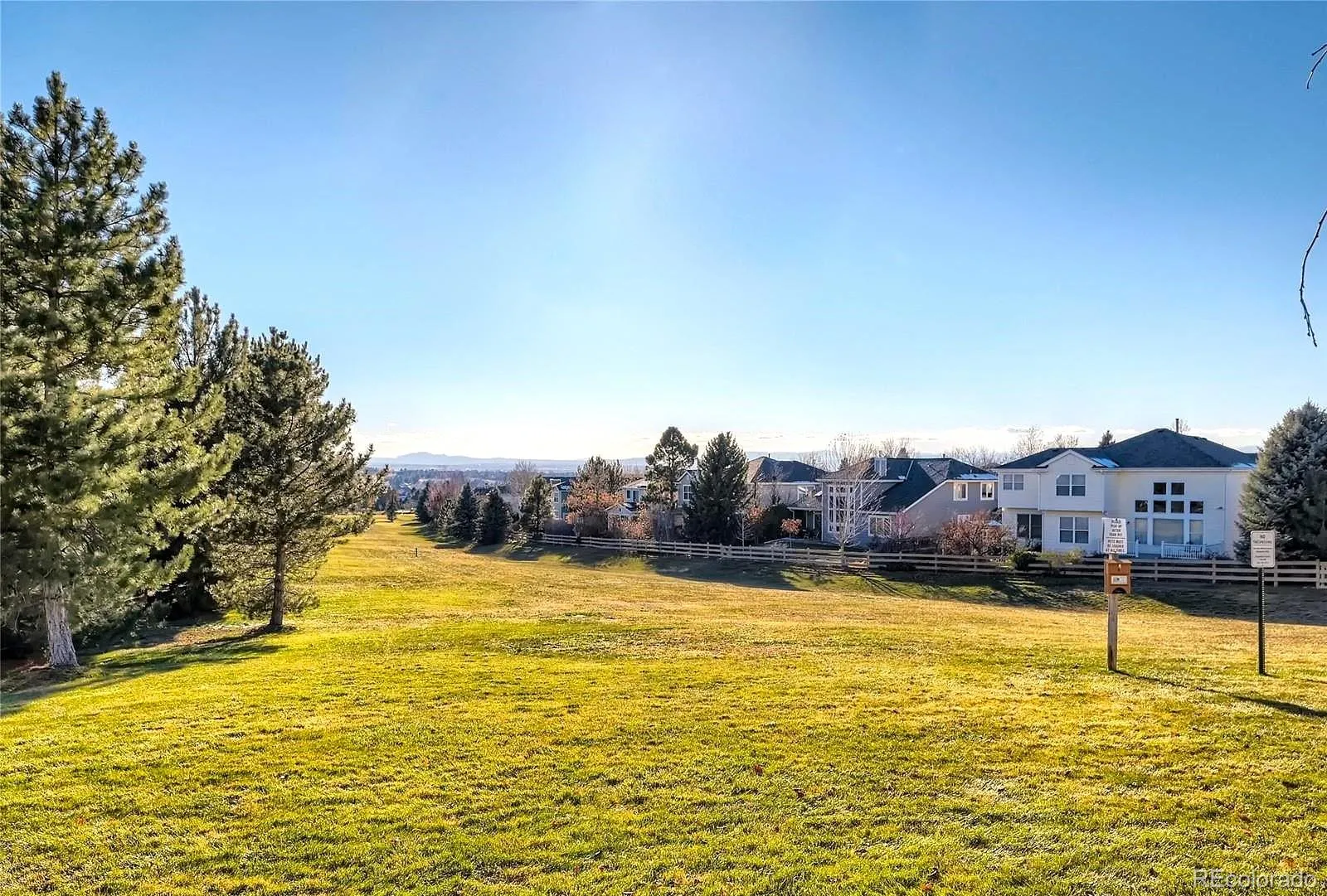 5751 S Flanders Court Aurora CO 80015 MLS #REC3519698 05052026235947 1600 40