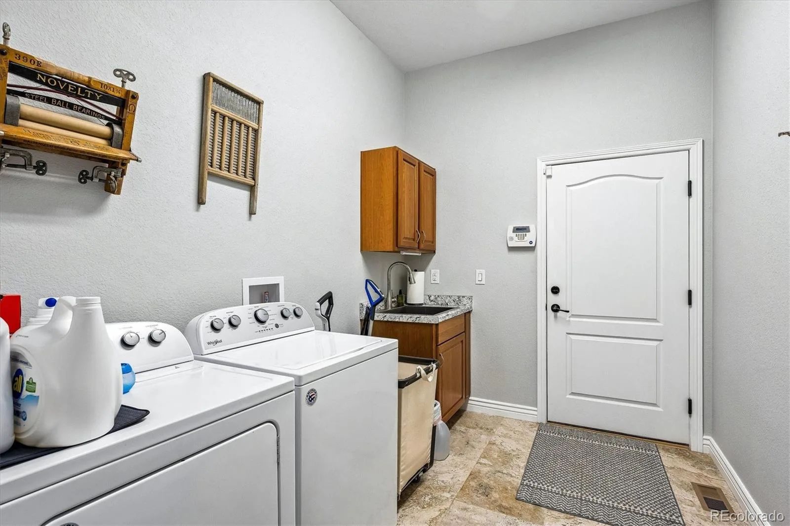 8623 S Zante Street Aurora CO 80016 MLS #REC3523294 06052026032223 1600 19