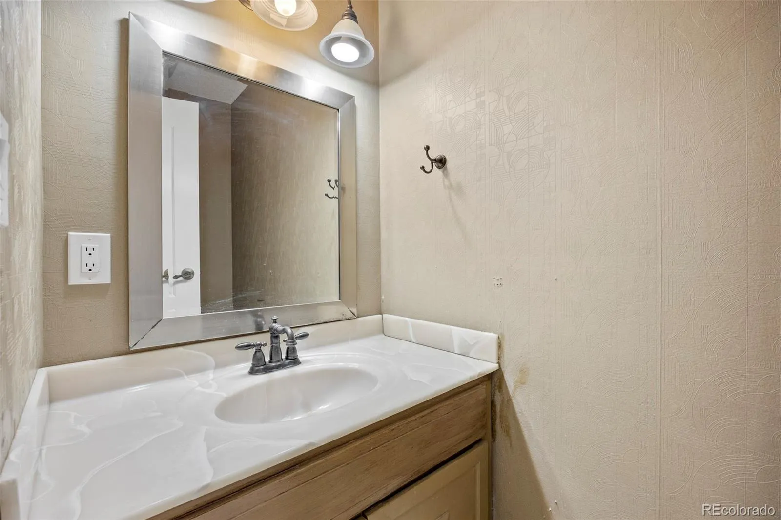 2625 S Peoria Street Aurora CO 80014 MLS #REC3525223 05142026211328 1600 31