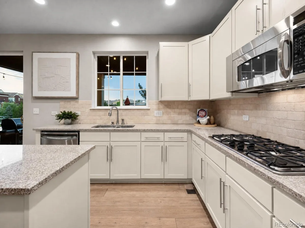 592 Meadowleaf Lane Highlands Ranch CO 80126 | MLS #REC3533603 08062026205025 1200 8