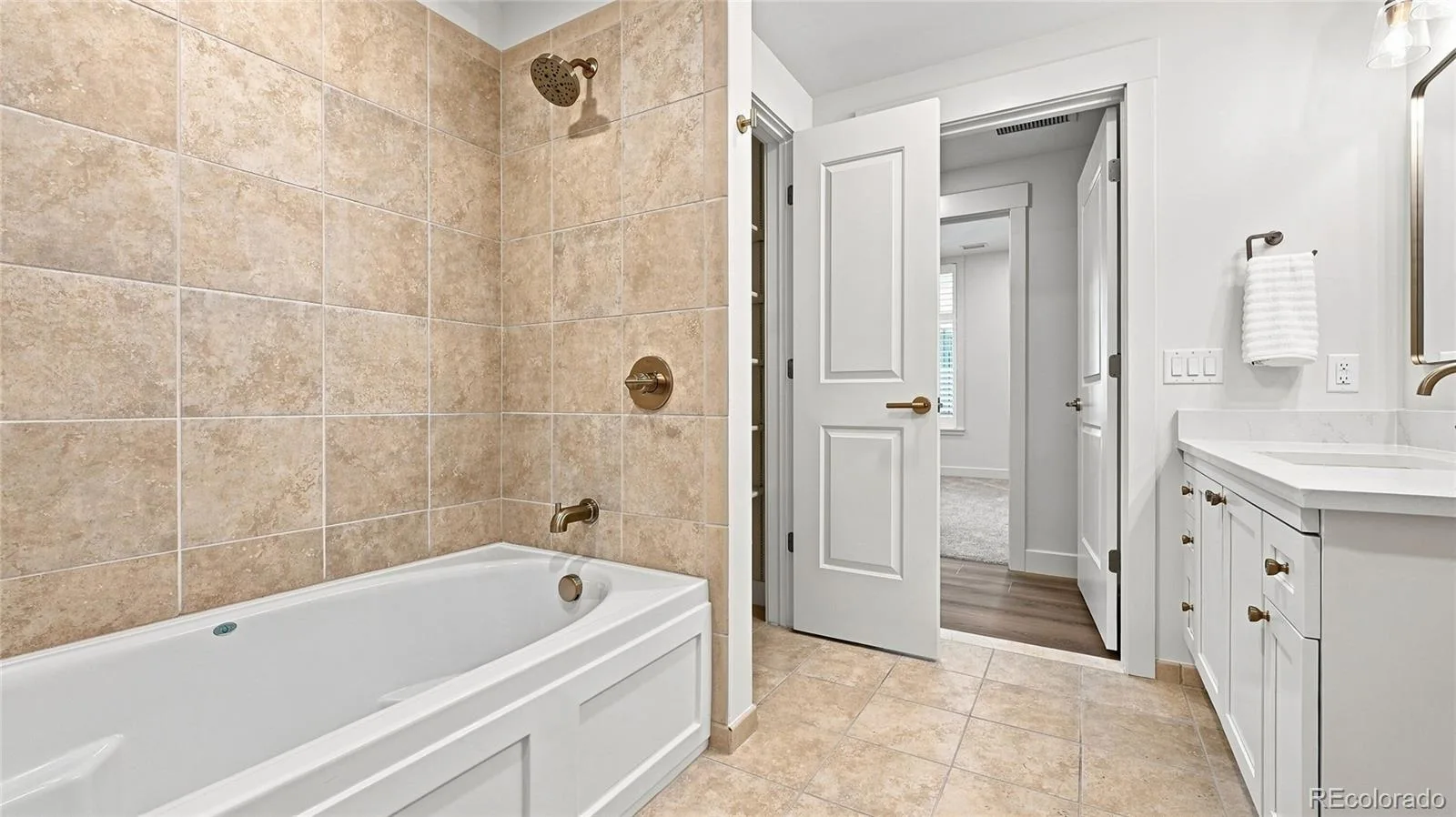 7220 W Bonfils Lane #302 Denver CO 80226 | MLS #REC3541395 08272026163314 1600 17