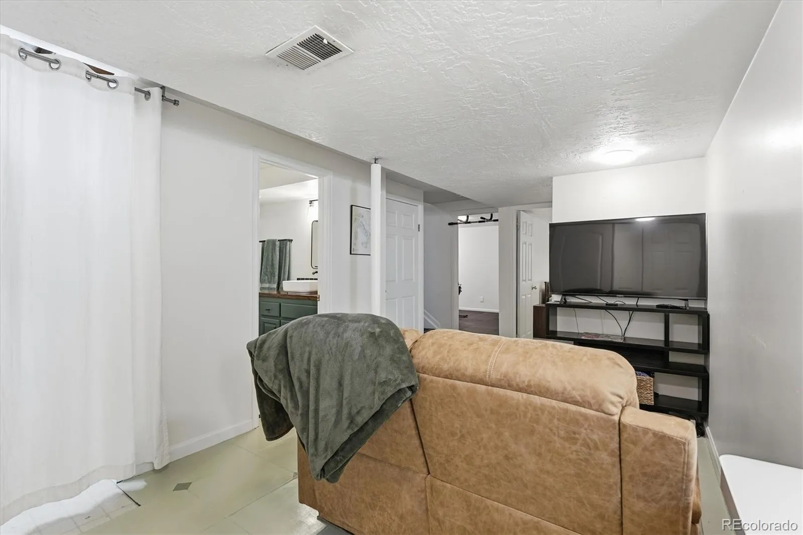 2258 S Nome Court Aurora CO 80014 MLS #REC3542152 04292026191049 1600 34
