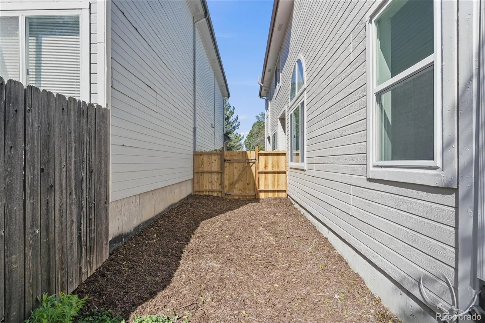 2258 S Nome Court Aurora CO 80014 MLS #REC3542152 04292026191049 1600 39