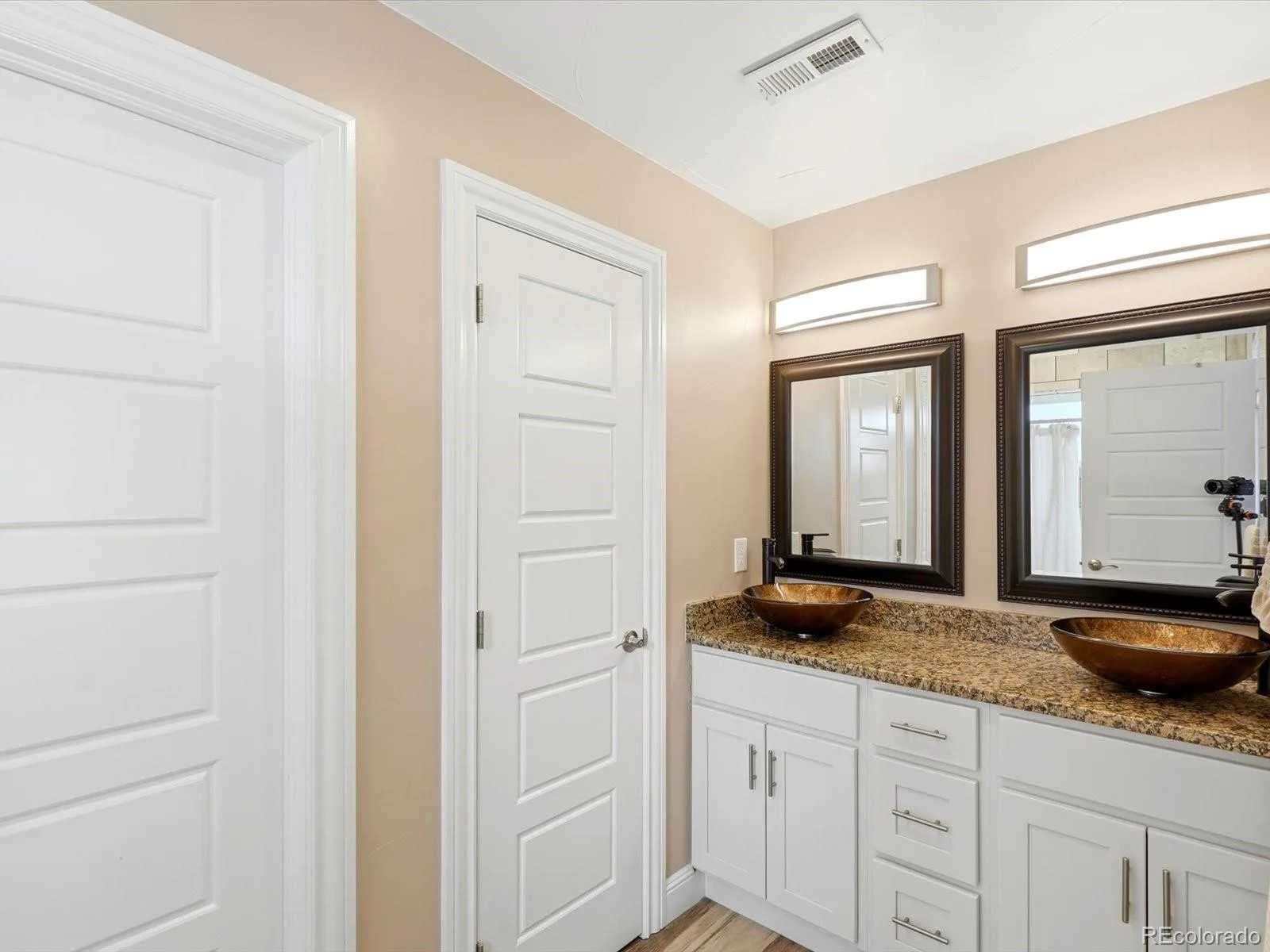 3381 S Clay Street Englewood CO 80110 | MLS #REC3542464 08052026203010 1600 44