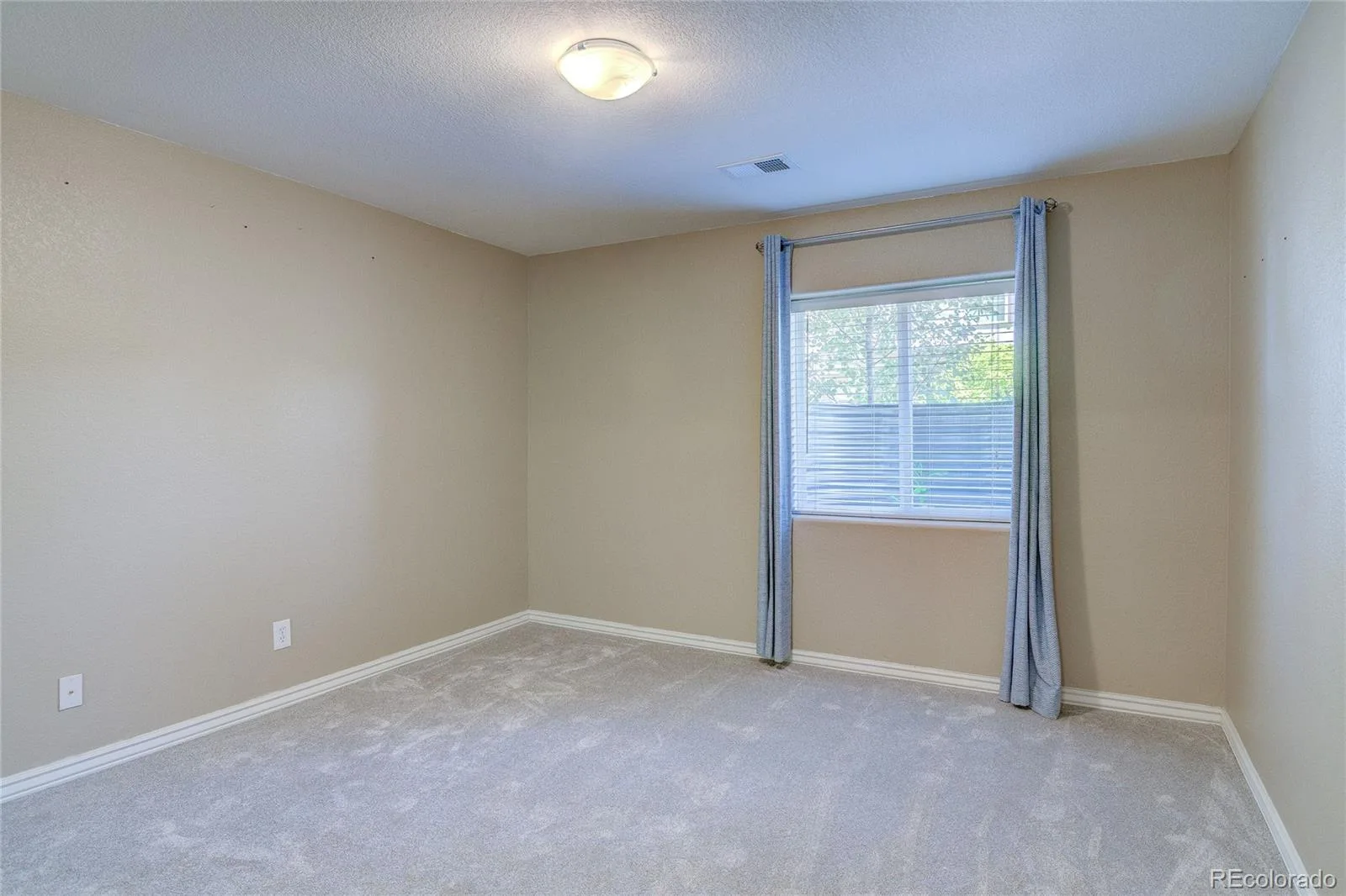 22226 E Glasgow Place Aurora CO 80016 MLS #REC3543318 06192026074624 1600 37