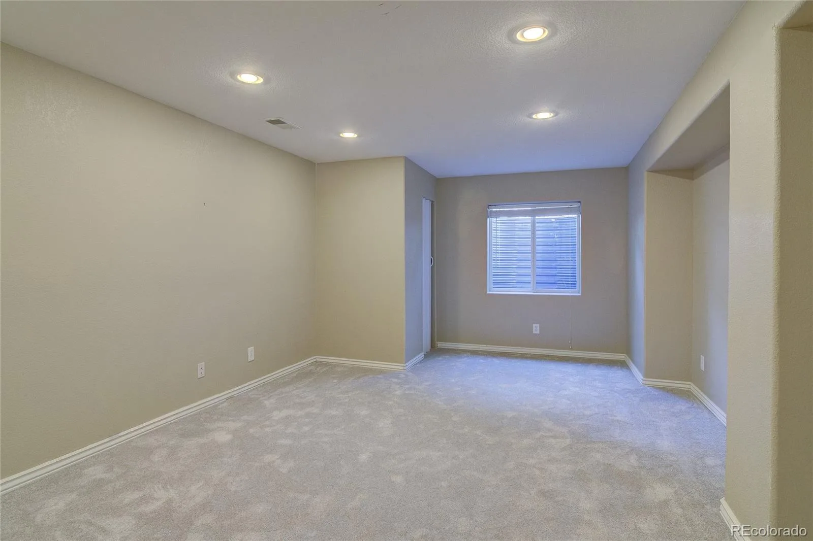22226 E Glasgow Place Aurora CO 80016 MLS #REC3543318 06192026074624 1600 38