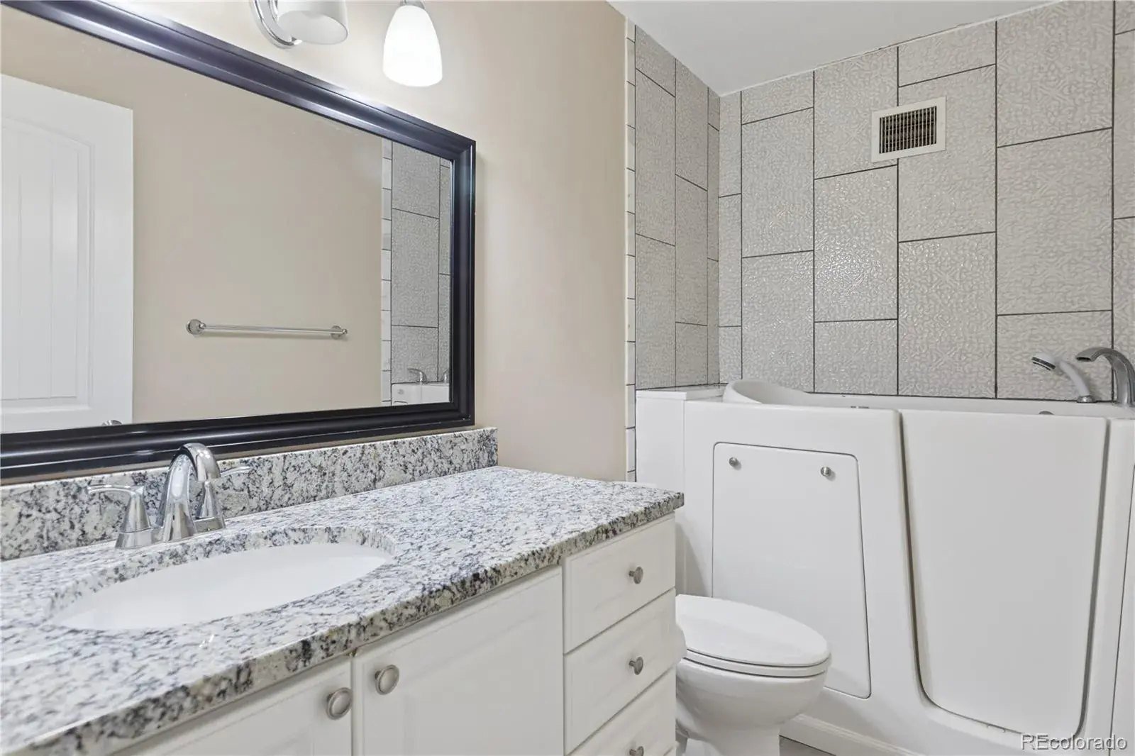 660 S Alton Way #7B Denver CO 80247 MLS #REC3547319 12042025061914 1600 23