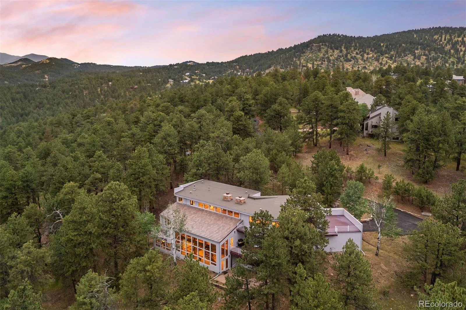 1992 Columbine Court Golden CO 80401 | MLS #REC3548821 08272026193856 1600 46