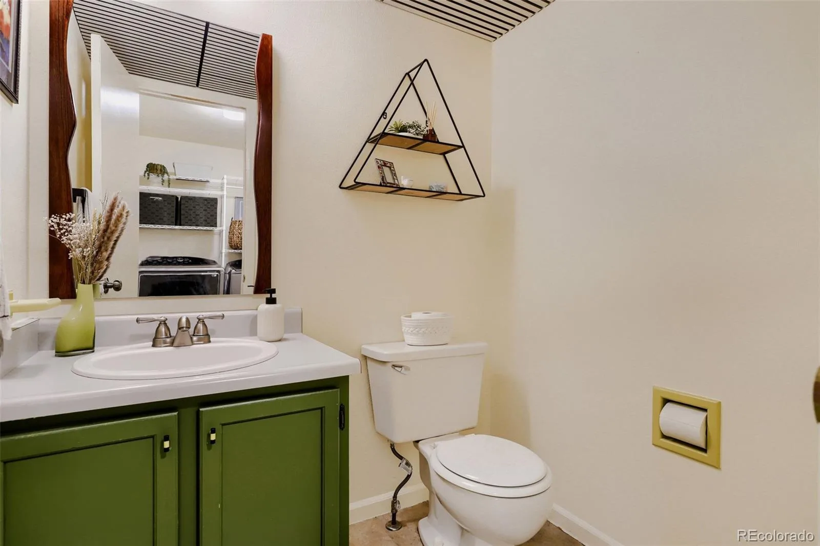5688 S Youngfield Way Littleton CO 80127 | MLS #REC3558112 08182026023418 1600 32