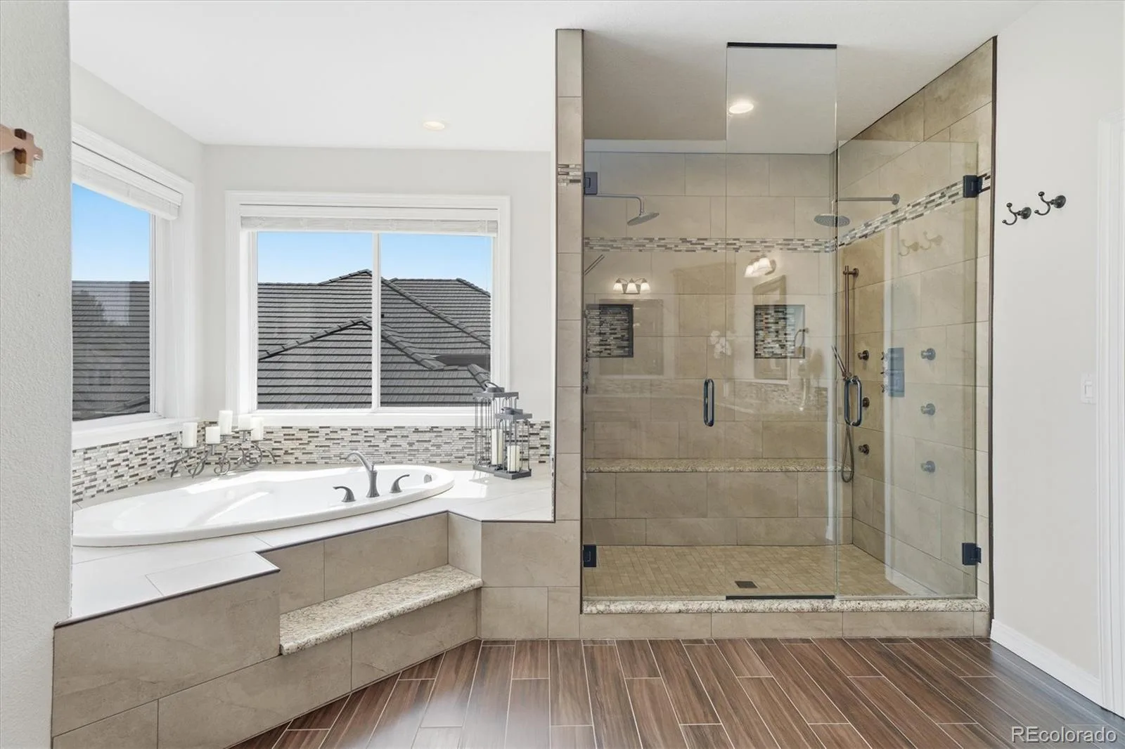 6558 S Riviera Way Aurora CO 80016 | MLS #REC3561731 08272026161242 1600 25