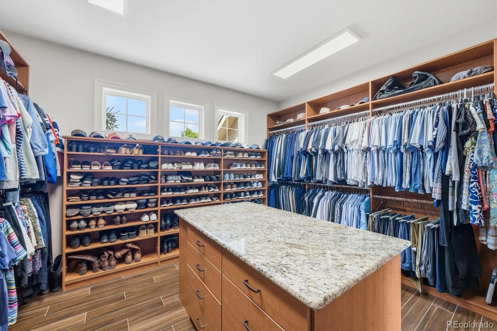 6558 S Riviera Way Aurora CO 80016 | MLS #REC3561731 08272026161242 1600 26