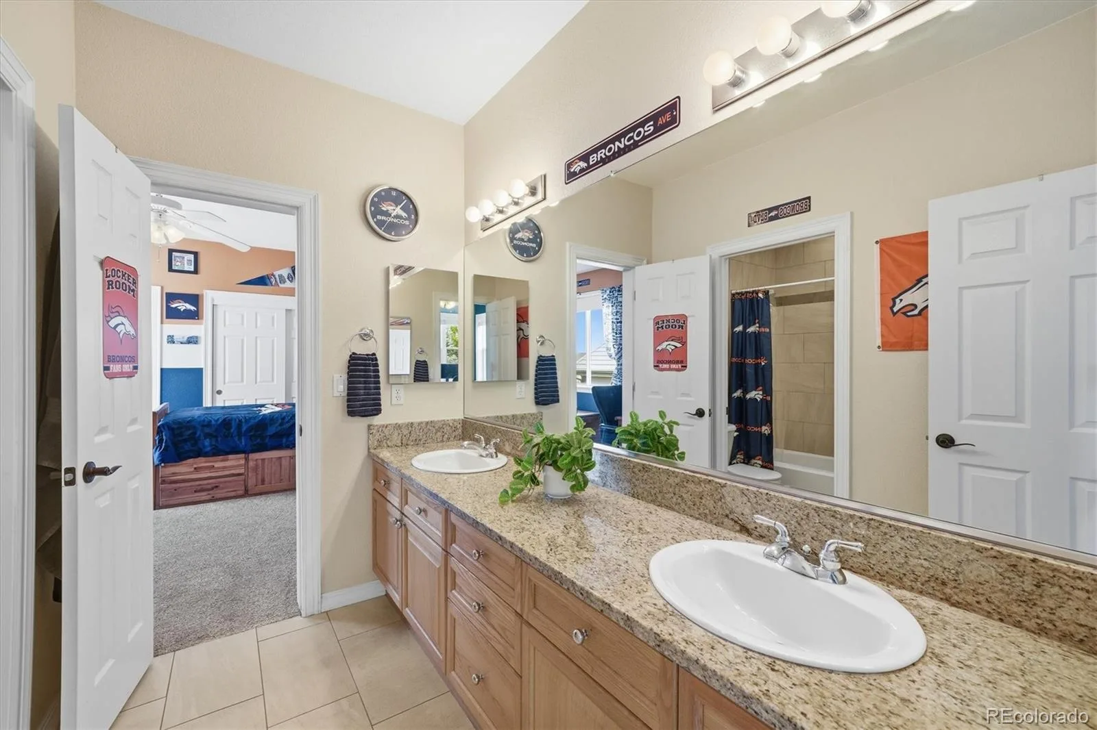 6558 S Riviera Way Aurora CO 80016 | MLS #REC3561731 08272026161242 1600 28