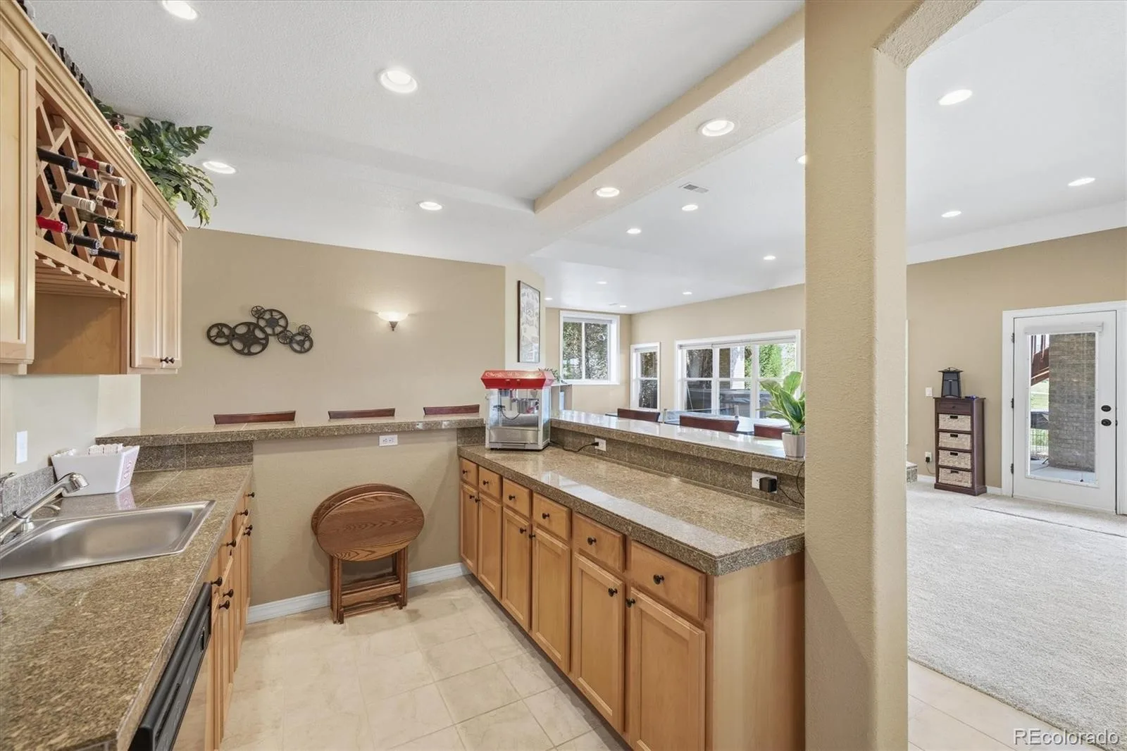 6558 S Riviera Way Aurora CO 80016 | MLS #REC3561731 08272026161242 1600 35