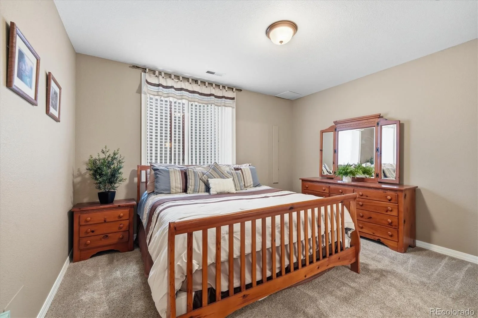 6558 S Riviera Way Aurora CO 80016 | MLS #REC3561731 08272026161242 1600 42