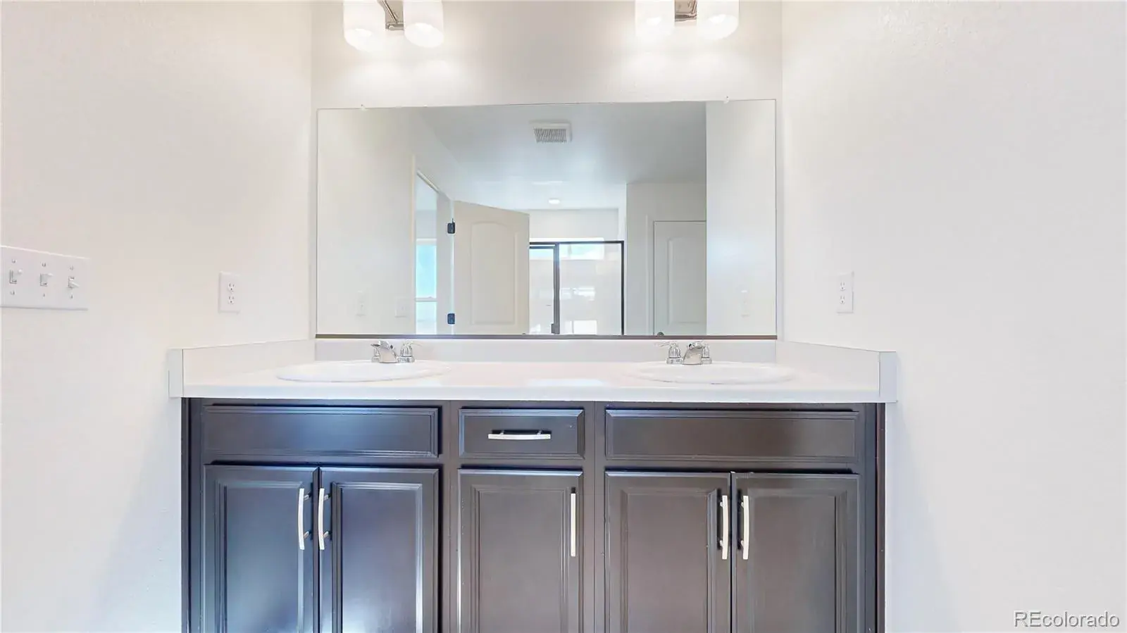 27584 E 6th Drive Aurora CO 80018 | MLS #REC3567229 02112026200537 1600 14