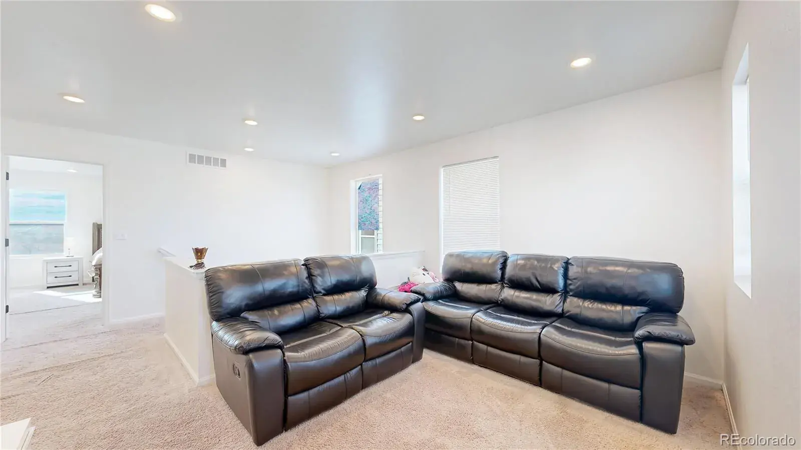 27584 E 6th Drive Aurora CO 80018 | MLS #REC3567229 02112026200537 1600 15