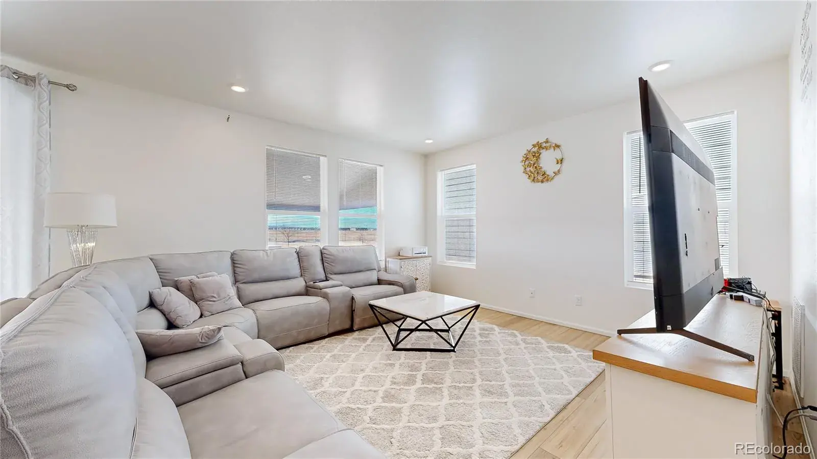 27584 E 6th Drive Aurora CO 80018 | MLS #REC3567229 02112026200537 1600 2